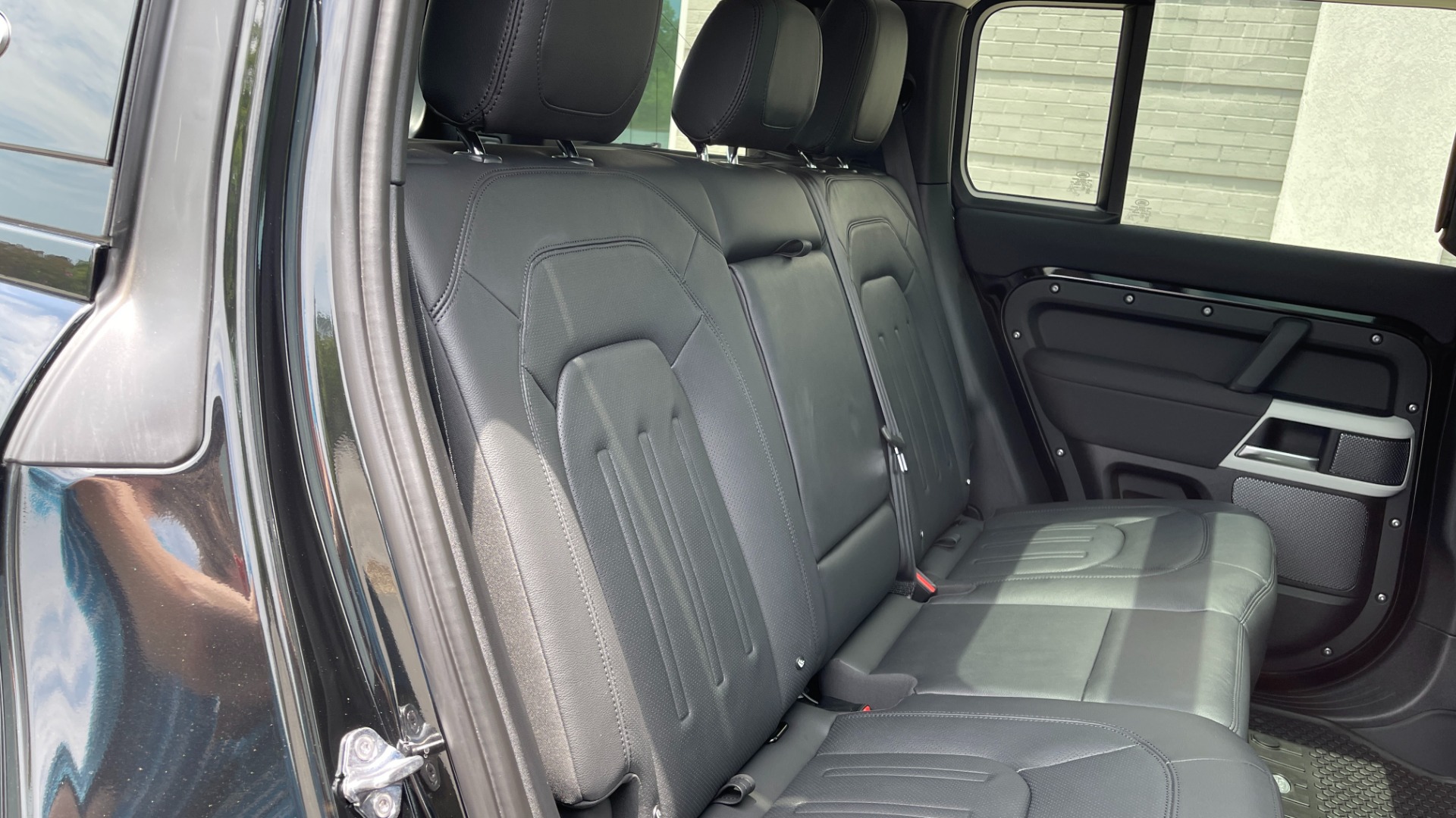Used 2022 Land Rover DEFENDER 110 S / 2.0L / AWD / BLACK PACK / AIR SUSP / COLD CLIMATE / HUD for sale Sold at Formula Imports in Charlotte NC 28227 57