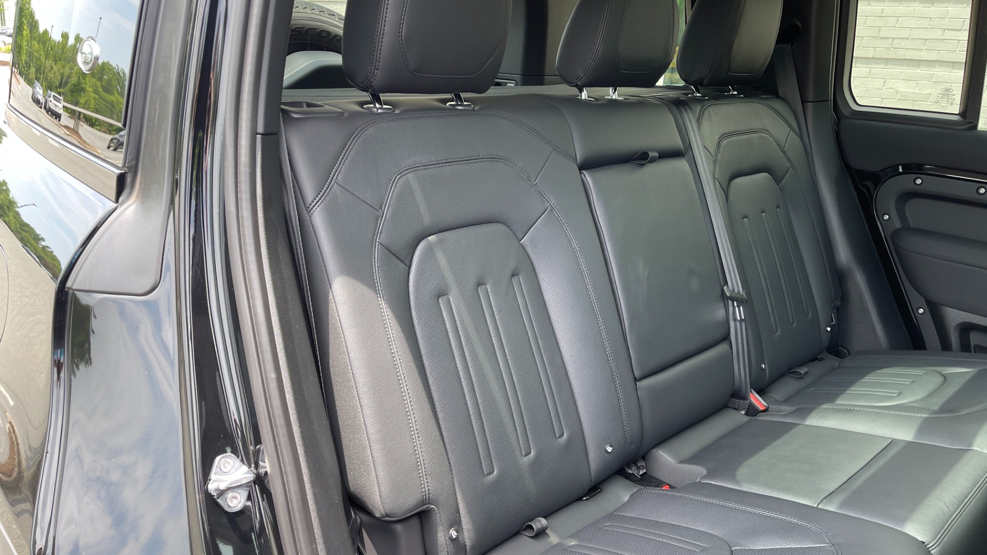 Used 2022 Land Rover DEFENDER 110 S / 2.0L / AWD / BLACK PACK / AIR SUSP / COLD CLIMATE / HUD for sale Sold at Formula Imports in Charlotte NC 28227 59