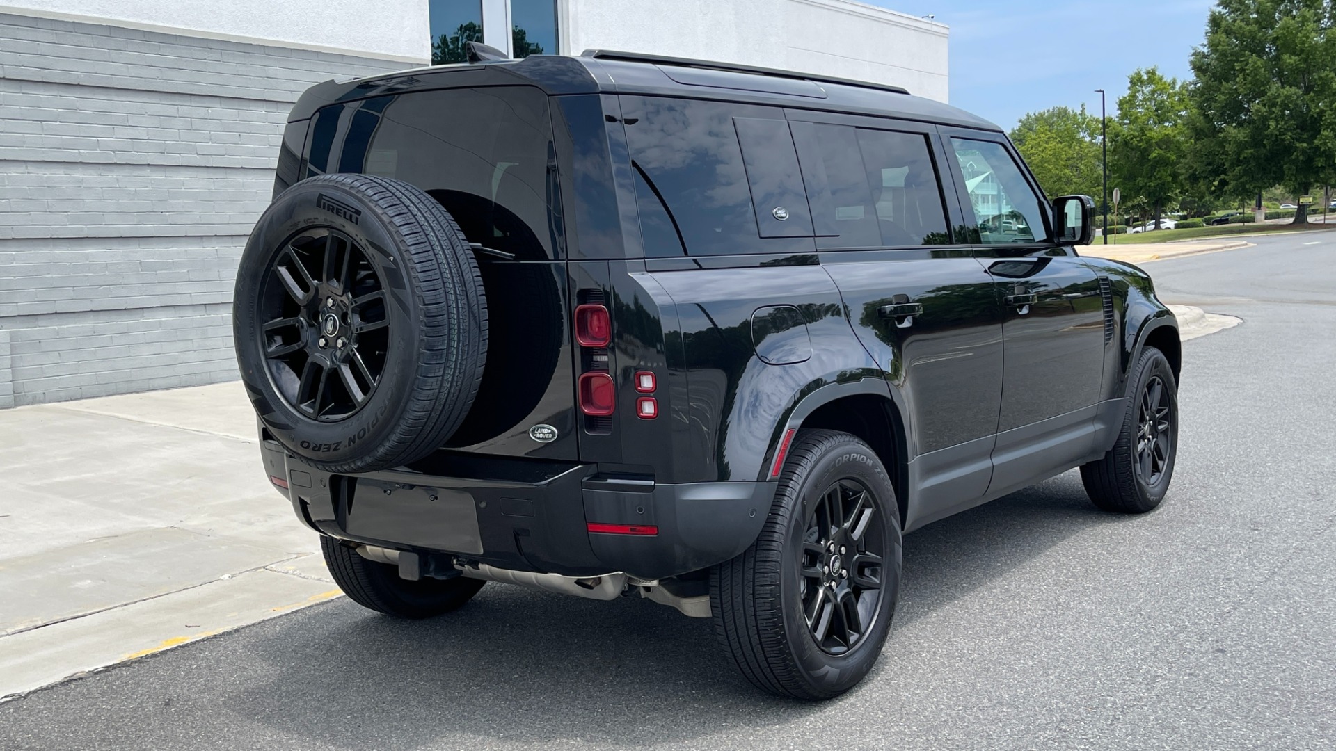 Used 2022 Land Rover DEFENDER 110 S / 2.0L / AWD / BLACK PACK / AIR SUSP / COLD CLIMATE / HUD for sale Sold at Formula Imports in Charlotte NC 28227 6