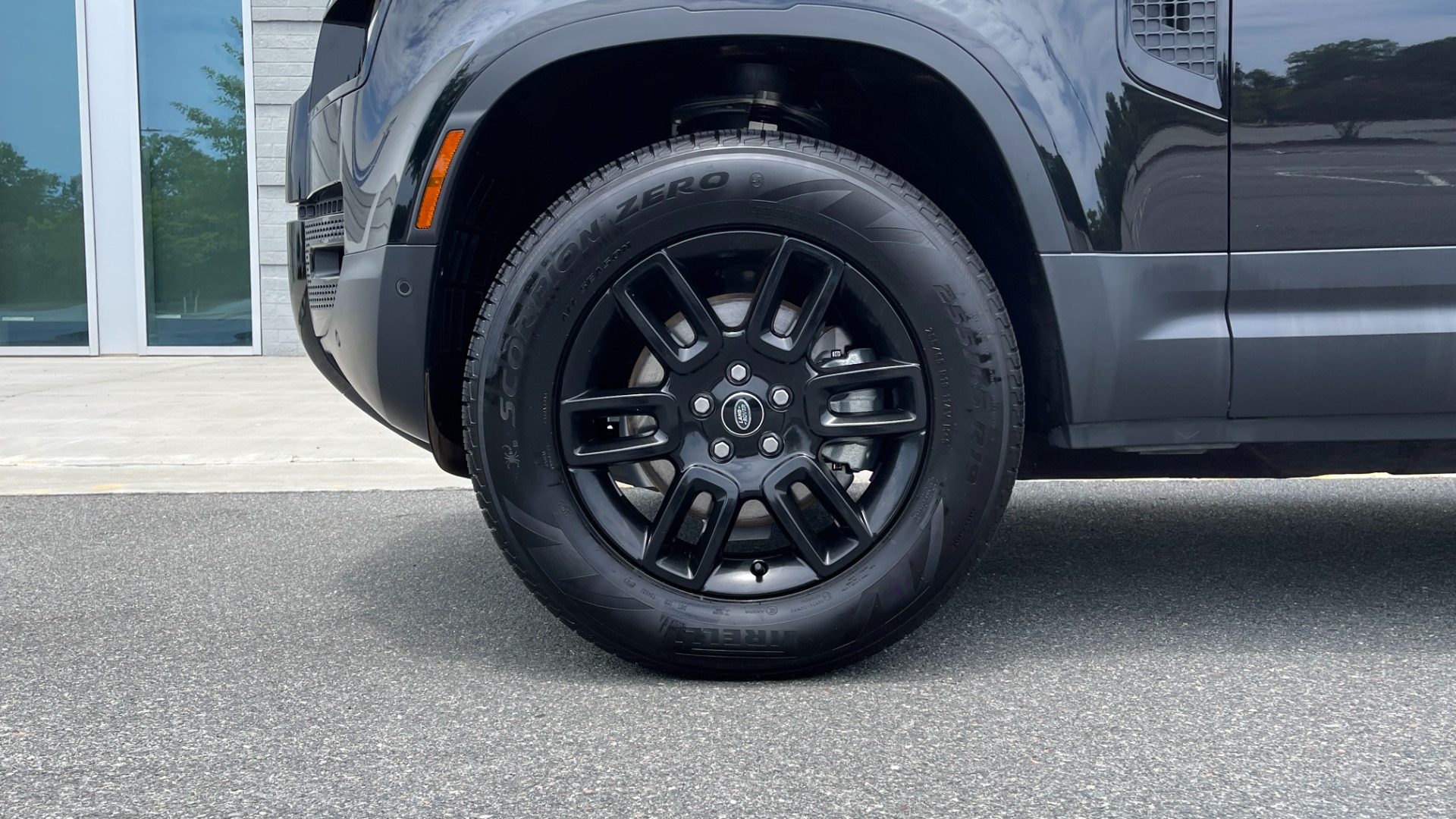 Used 2022 Land Rover DEFENDER 110 S / 2.0L / AWD / BLACK PACK / AIR SUSP / COLD CLIMATE / HUD for sale $80,899 at Formula Imports in Charlotte NC 28227 65