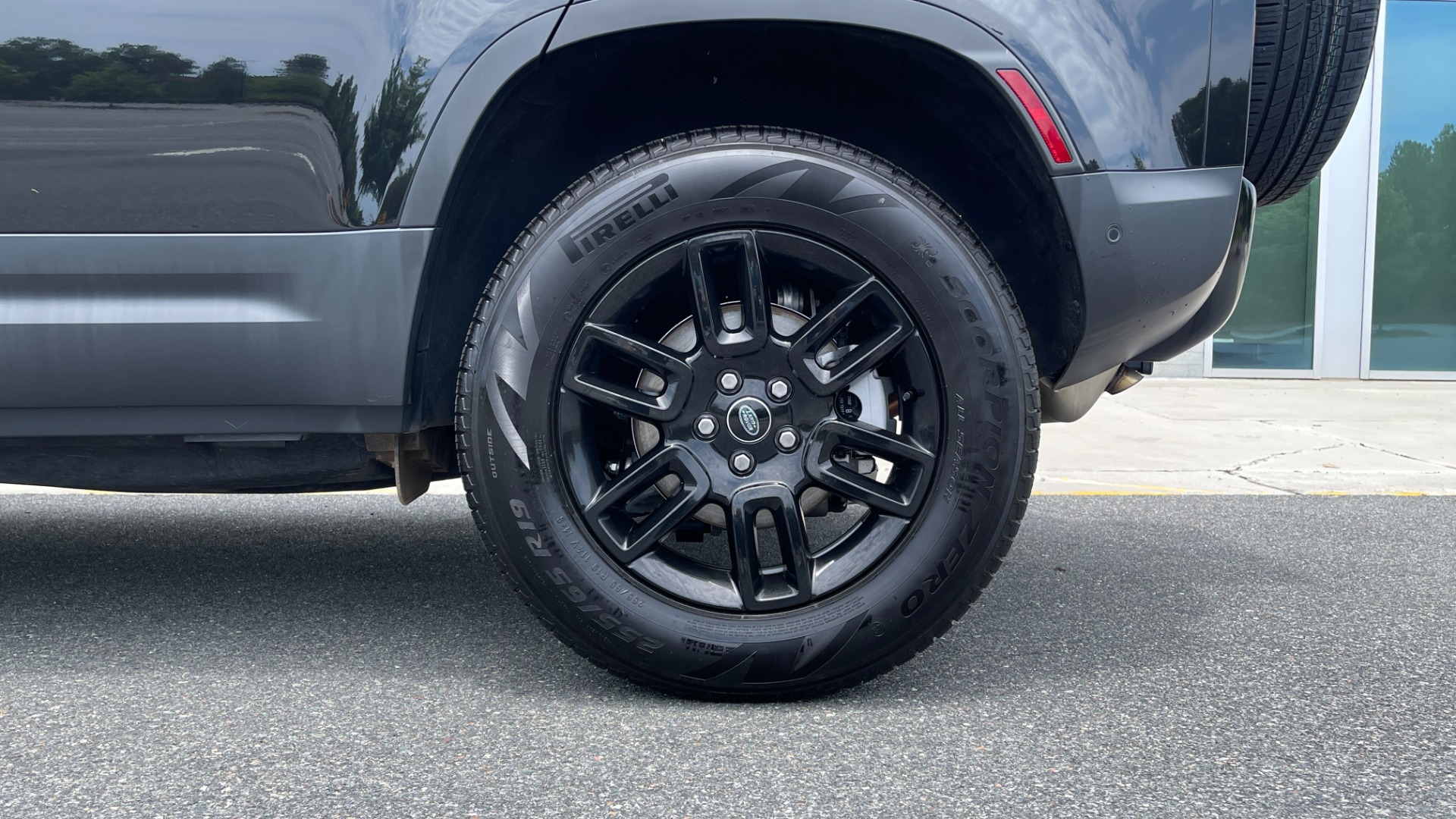 Used 2022 Land Rover DEFENDER 110 S / 2.0L / AWD / BLACK PACK / AIR SUSP / COLD CLIMATE / HUD for sale $80,899 at Formula Imports in Charlotte NC 28227 66