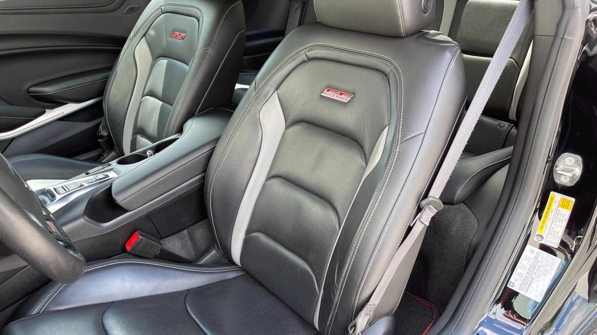 Used 2018 Chevrolet Camaro 2SS / 20IN WHEELS / REDLINE ED. / TOUCHSCREEN for sale Sold at Formula Imports in Charlotte NC 28227 16