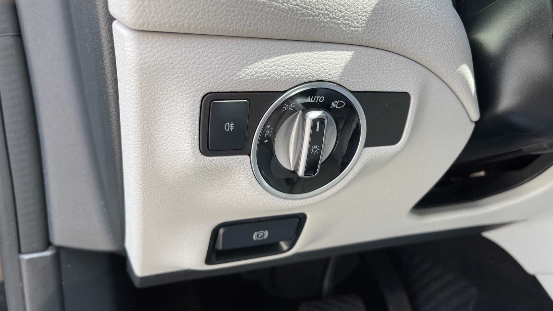 Used 2019 Mercedes-Benz CLA CLA 250 / PANORAMIC ROOF / PREMIUM / CONVENIENCE / HARMAN KARDON SOUND for sale $32,595 at Formula Imports in Charlotte NC 28227 15