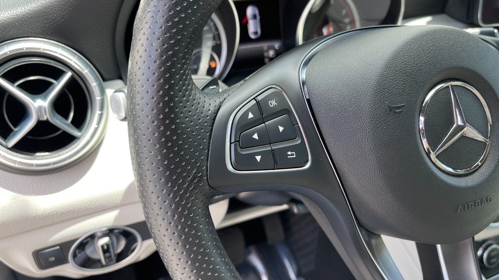 Used 2019 Mercedes-Benz CLA CLA 250 / PANORAMIC ROOF / PREMIUM / CONVENIENCE / HARMAN KARDON SOUND for sale Sold at Formula Imports in Charlotte NC 28227 16