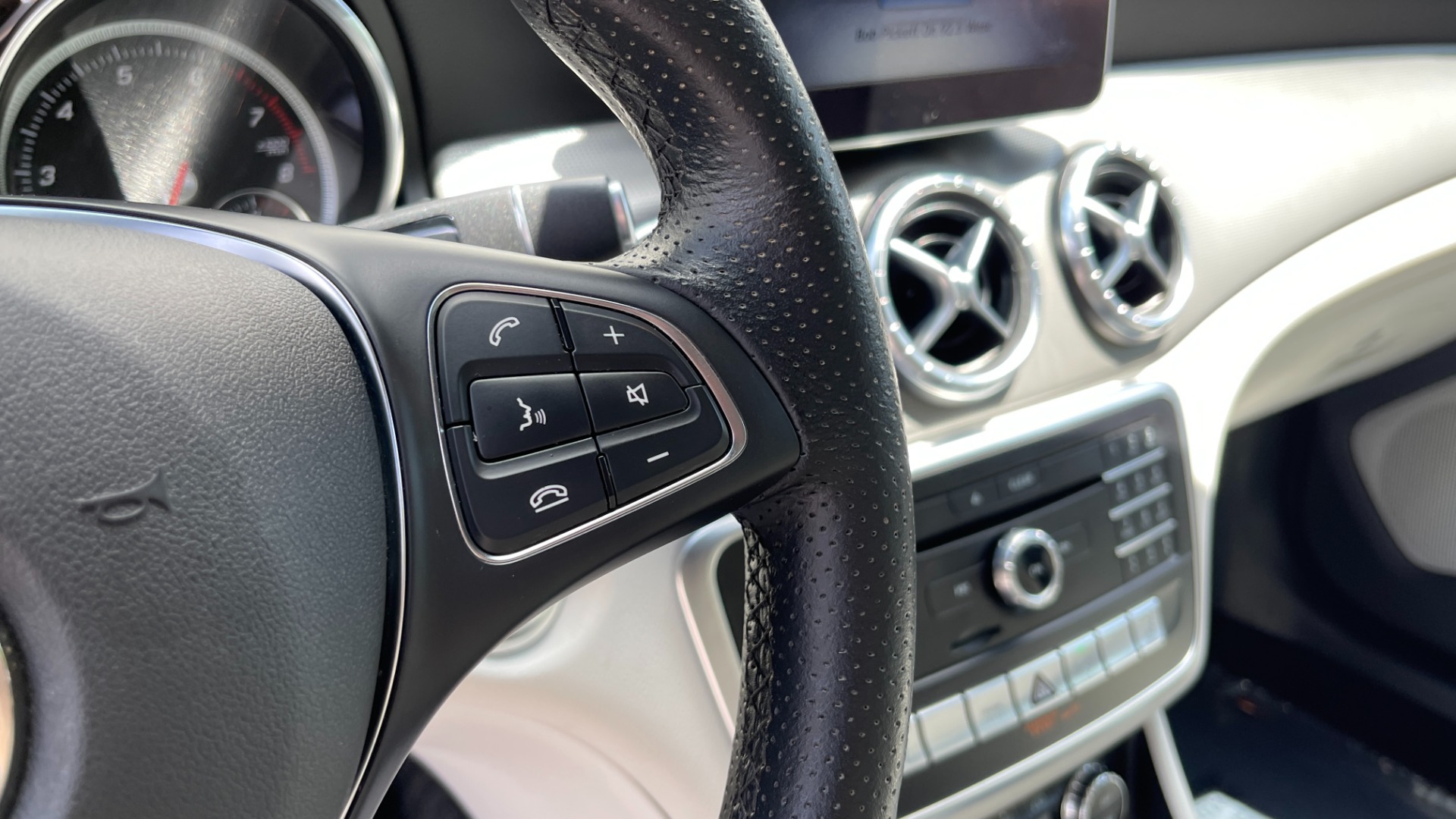 Used 2019 Mercedes-Benz CLA CLA 250 / PANORAMIC ROOF / PREMIUM / CONVENIENCE / HARMAN KARDON SOUND for sale Sold at Formula Imports in Charlotte NC 28227 17