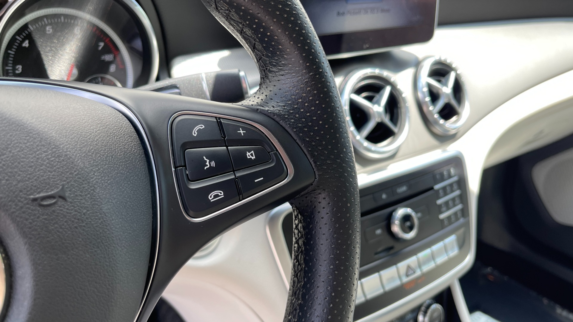 Used 2019 Mercedes-Benz CLA CLA 250 / PANORAMIC ROOF / PREMIUM / CONVENIENCE / HARMAN KARDON SOUND for sale $32,595 at Formula Imports in Charlotte NC 28227 17