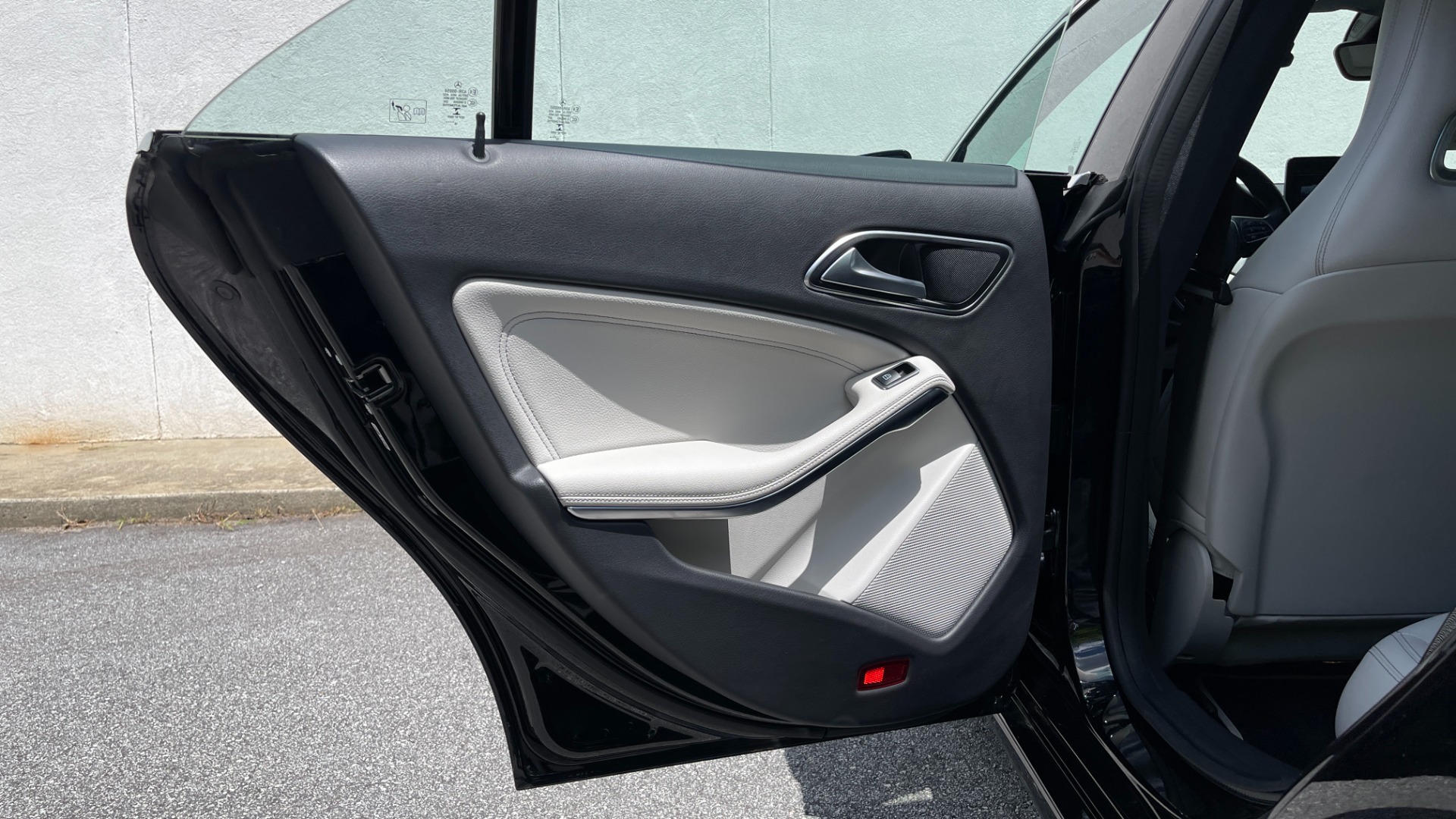 Used 2019 Mercedes-Benz CLA CLA 250 / PANORAMIC ROOF / PREMIUM / CONVENIENCE / HARMAN KARDON SOUND for sale $32,595 at Formula Imports in Charlotte NC 28227 30