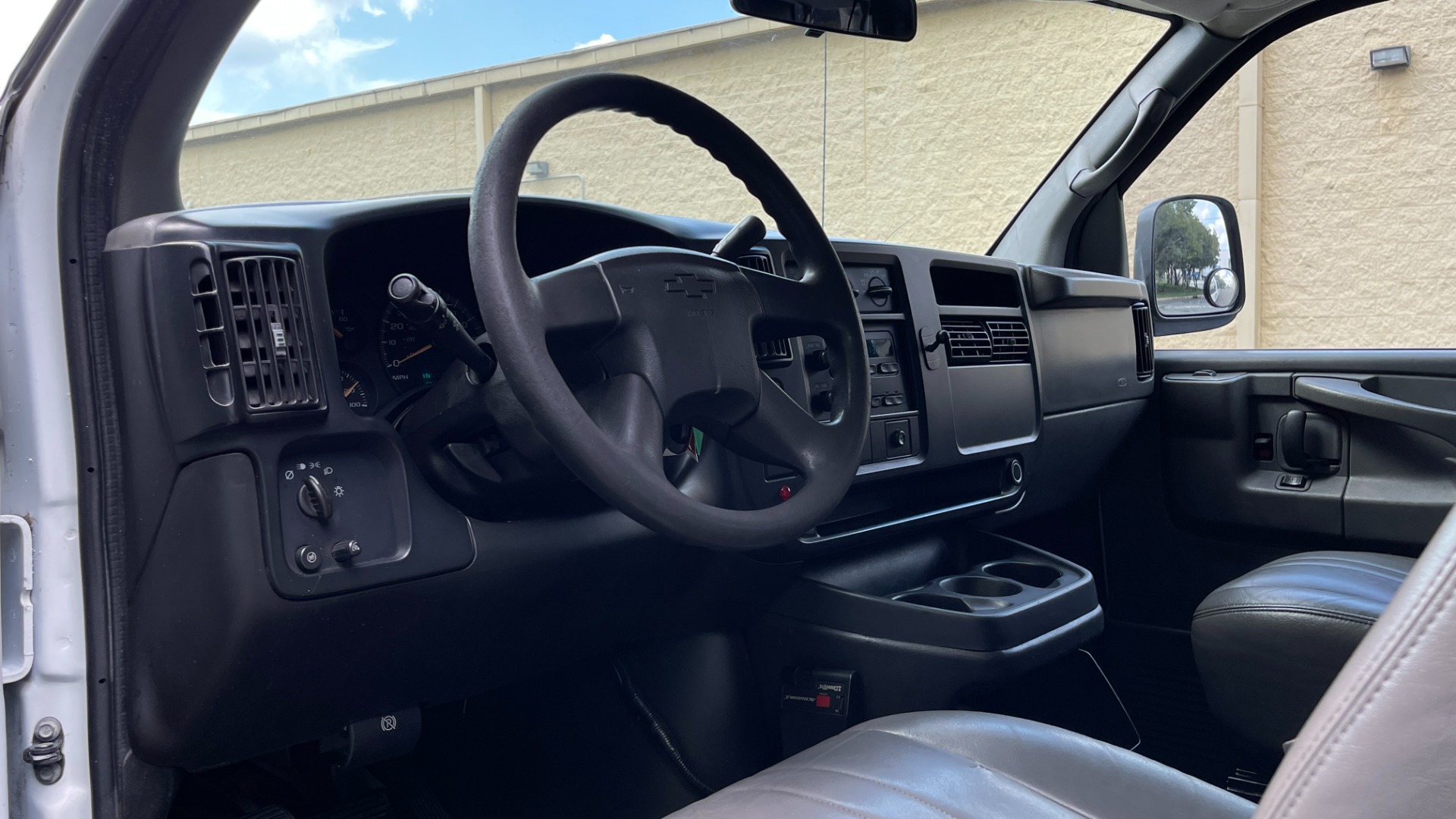 Used 2007 Chevrolet Express Passenger for sale Sold at Formula Imports in Charlotte NC 28227 10