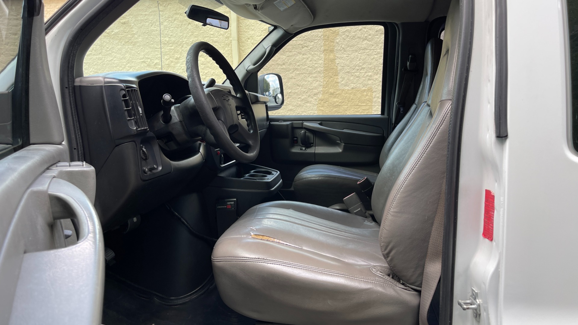 Used 2007 Chevrolet Express Passenger for sale Sold at Formula Imports in Charlotte NC 28227 11