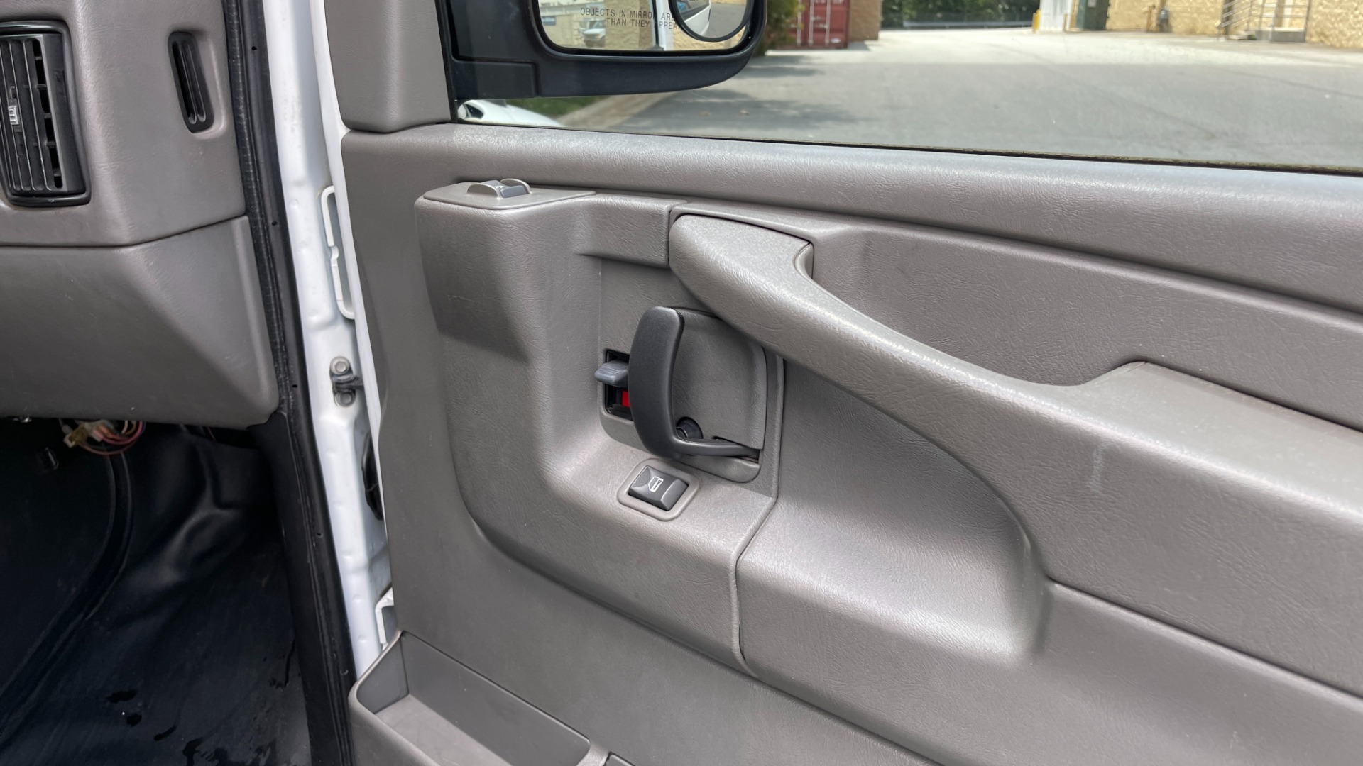 Used 2007 Chevrolet Express Passenger for sale Sold at Formula Imports in Charlotte NC 28227 21