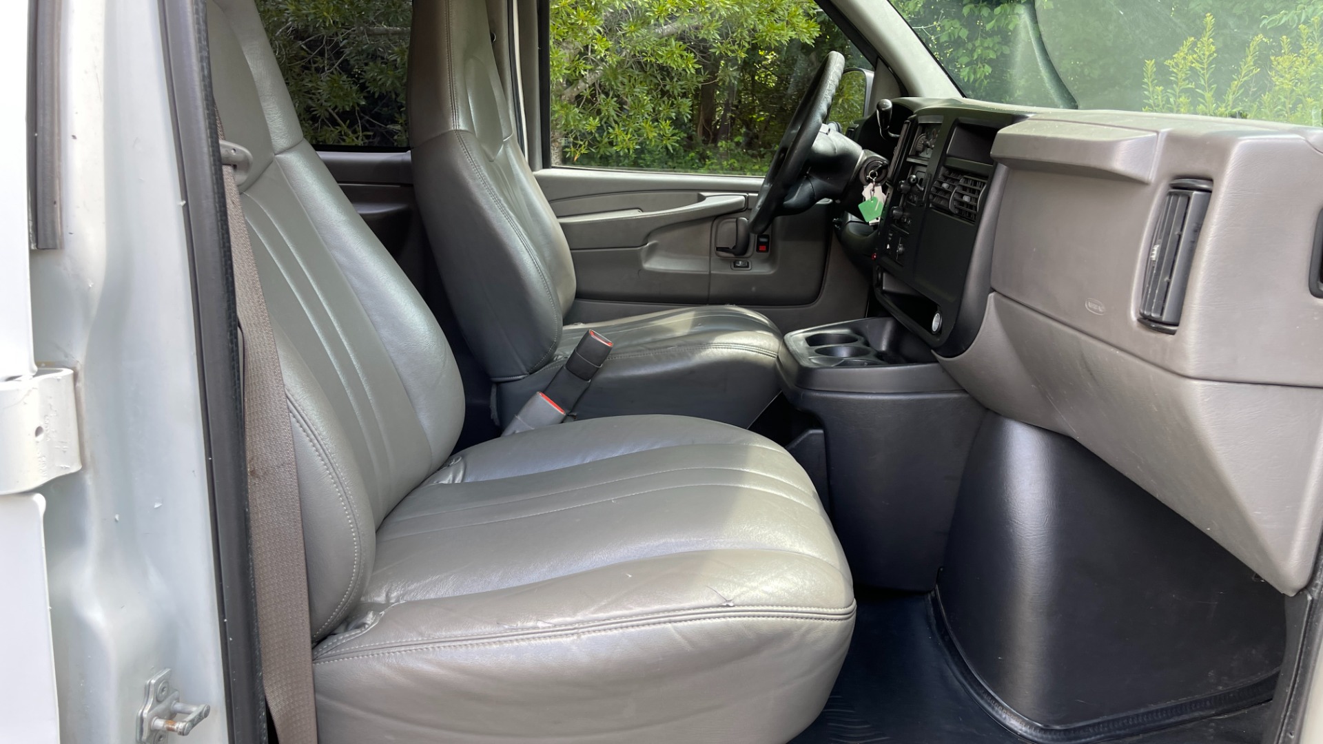 Used 2007 Chevrolet Express Passenger for sale Sold at Formula Imports in Charlotte NC 28227 23