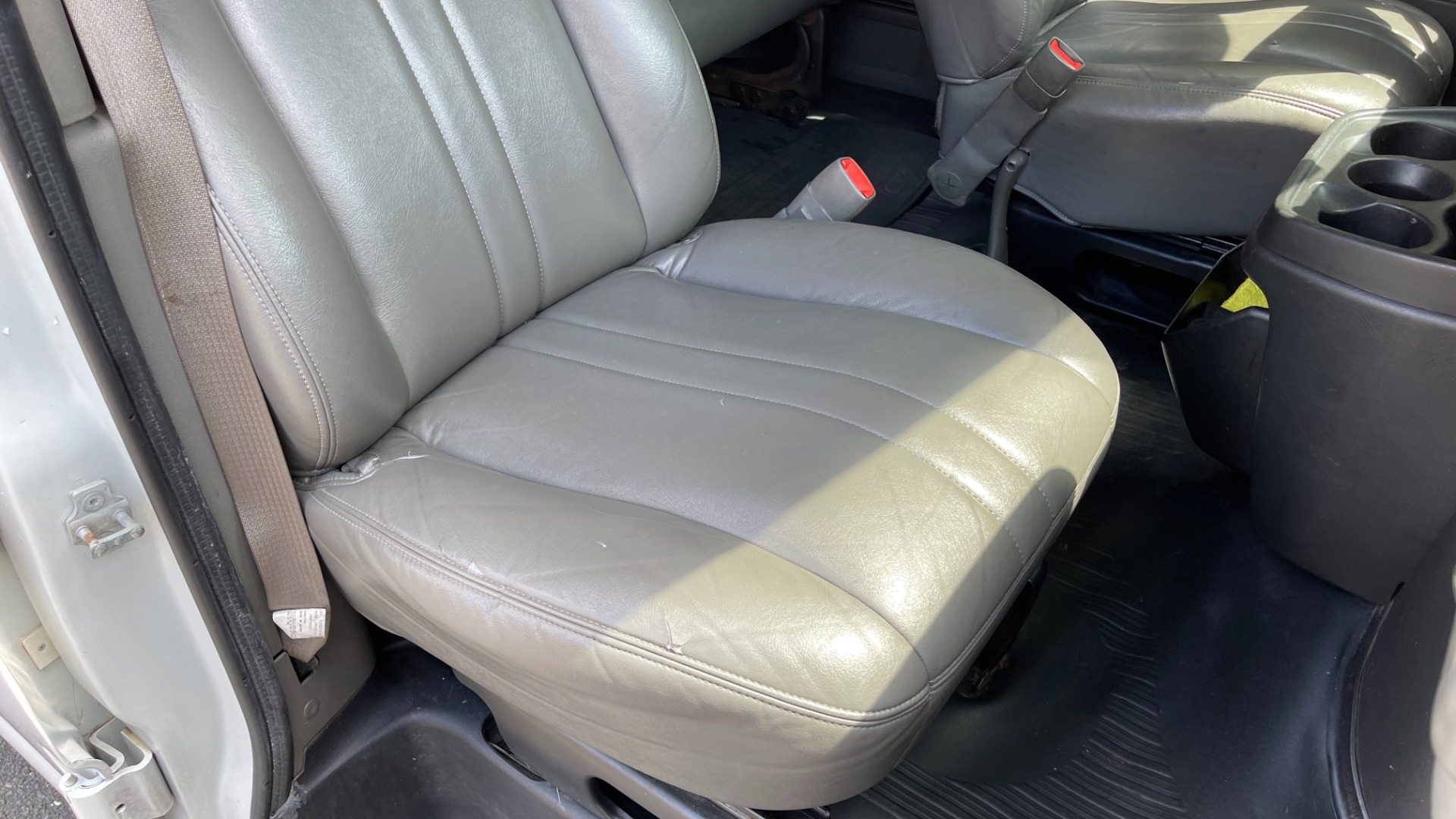 Used 2007 Chevrolet Express Passenger for sale Sold at Formula Imports in Charlotte NC 28227 26