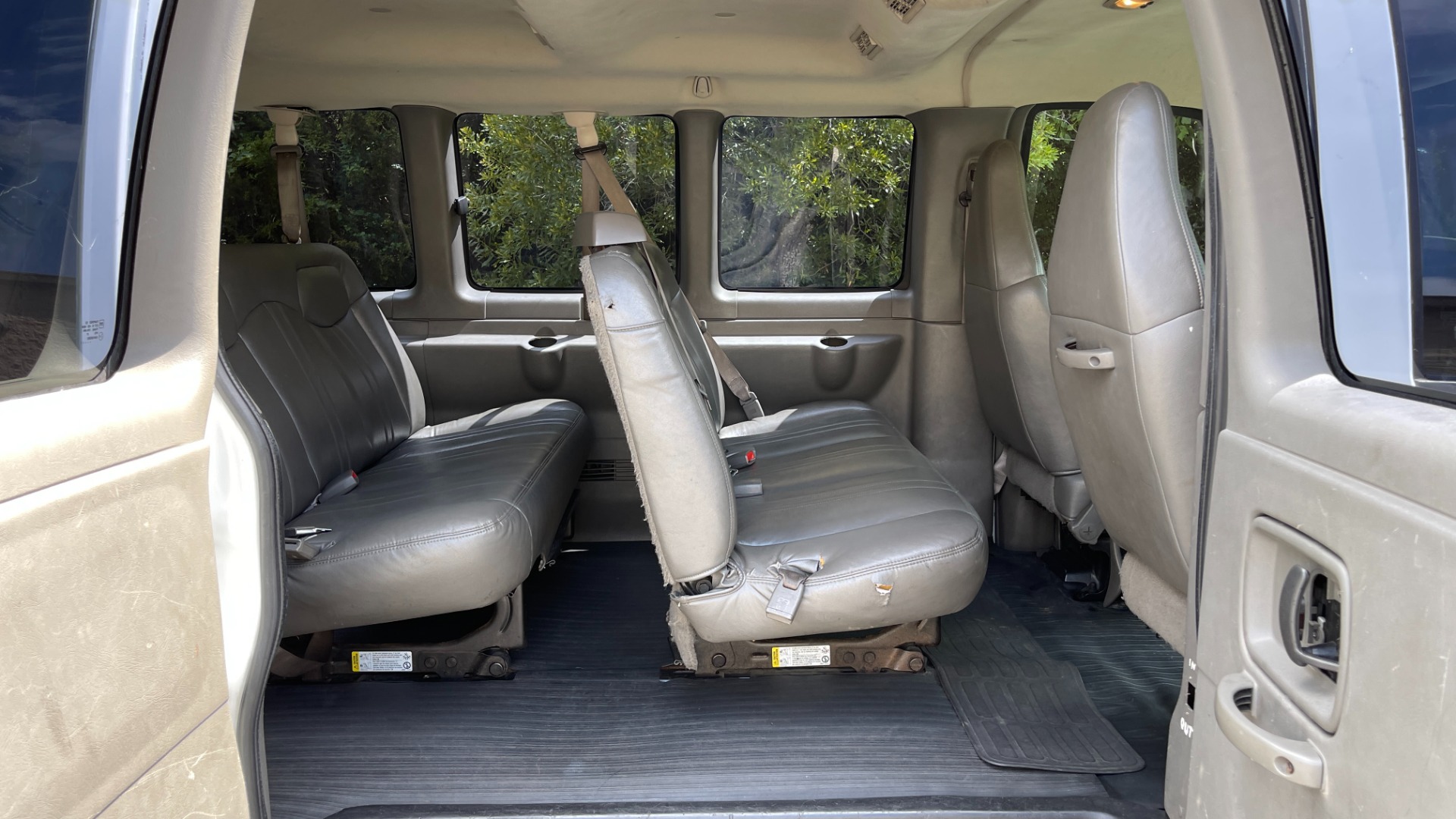 Used 2007 Chevrolet Express Passenger for sale $11,500 at Formula Imports in Charlotte NC 28227 31