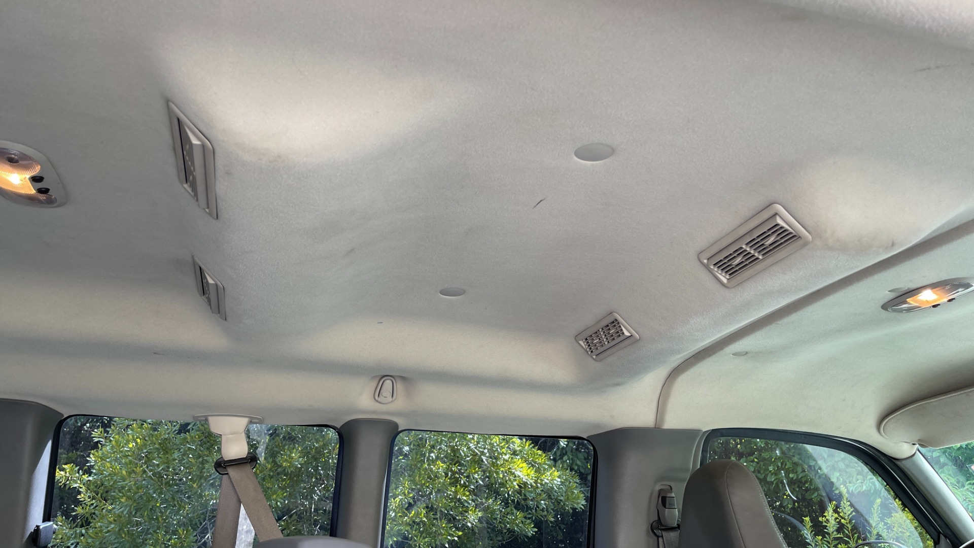 Used 2007 Chevrolet Express Passenger for sale Sold at Formula Imports in Charlotte NC 28227 32