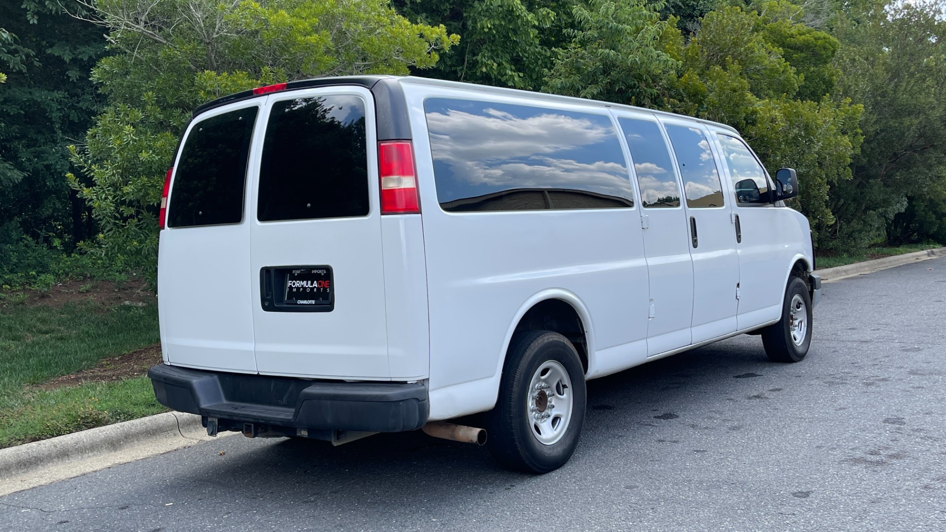 Used 2007 Chevrolet Express Passenger for sale Sold at Formula Imports in Charlotte NC 28227 4