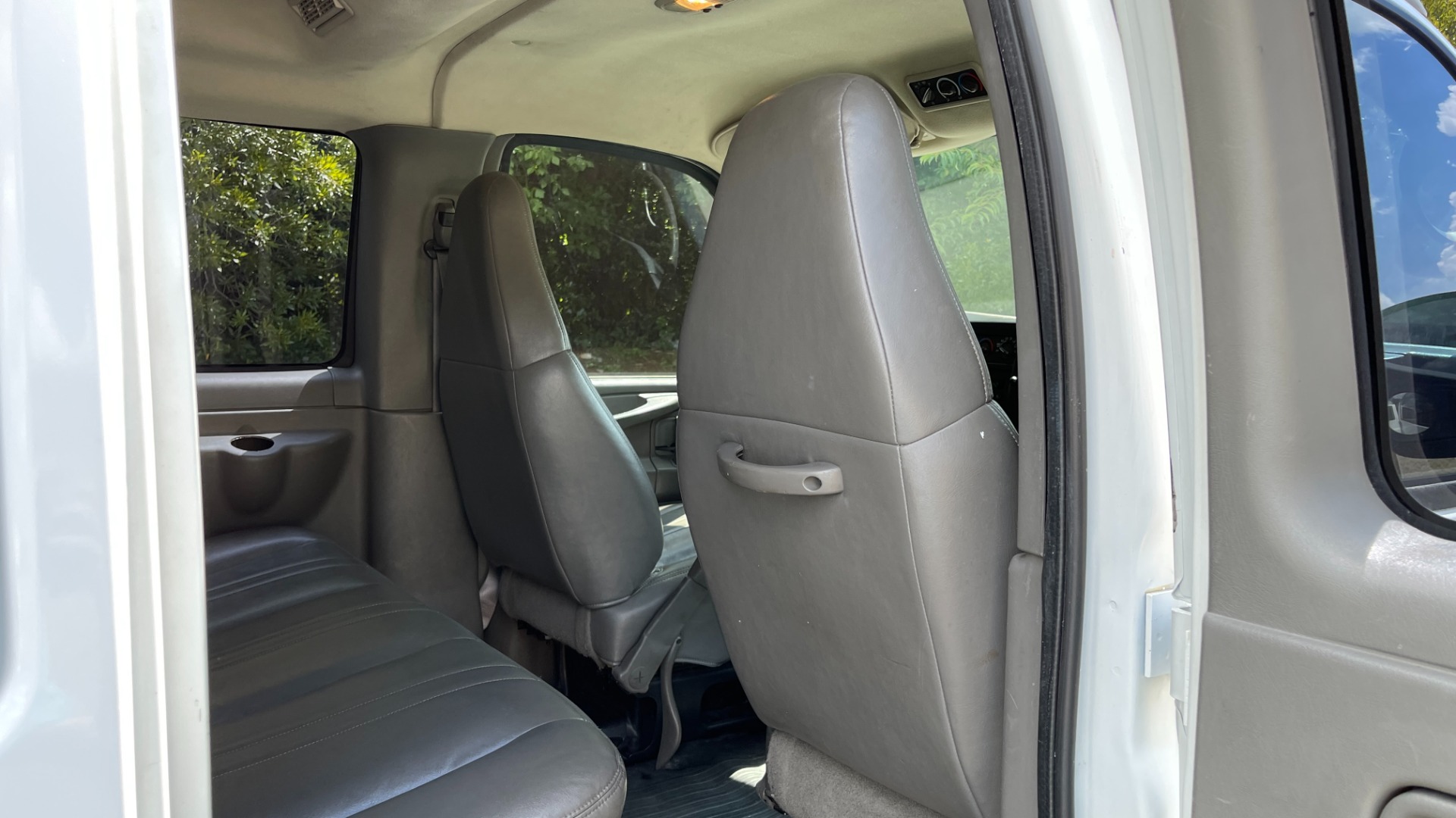 Used 2007 Chevrolet Express Passenger for sale Sold at Formula Imports in Charlotte NC 28227 40