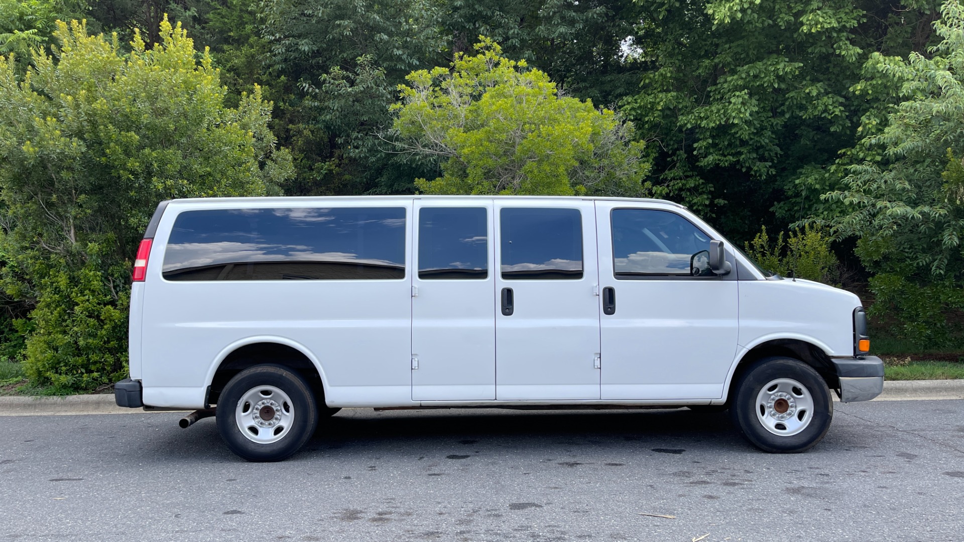 Used 2007 Chevrolet Express Passenger for sale Sold at Formula Imports in Charlotte NC 28227 5