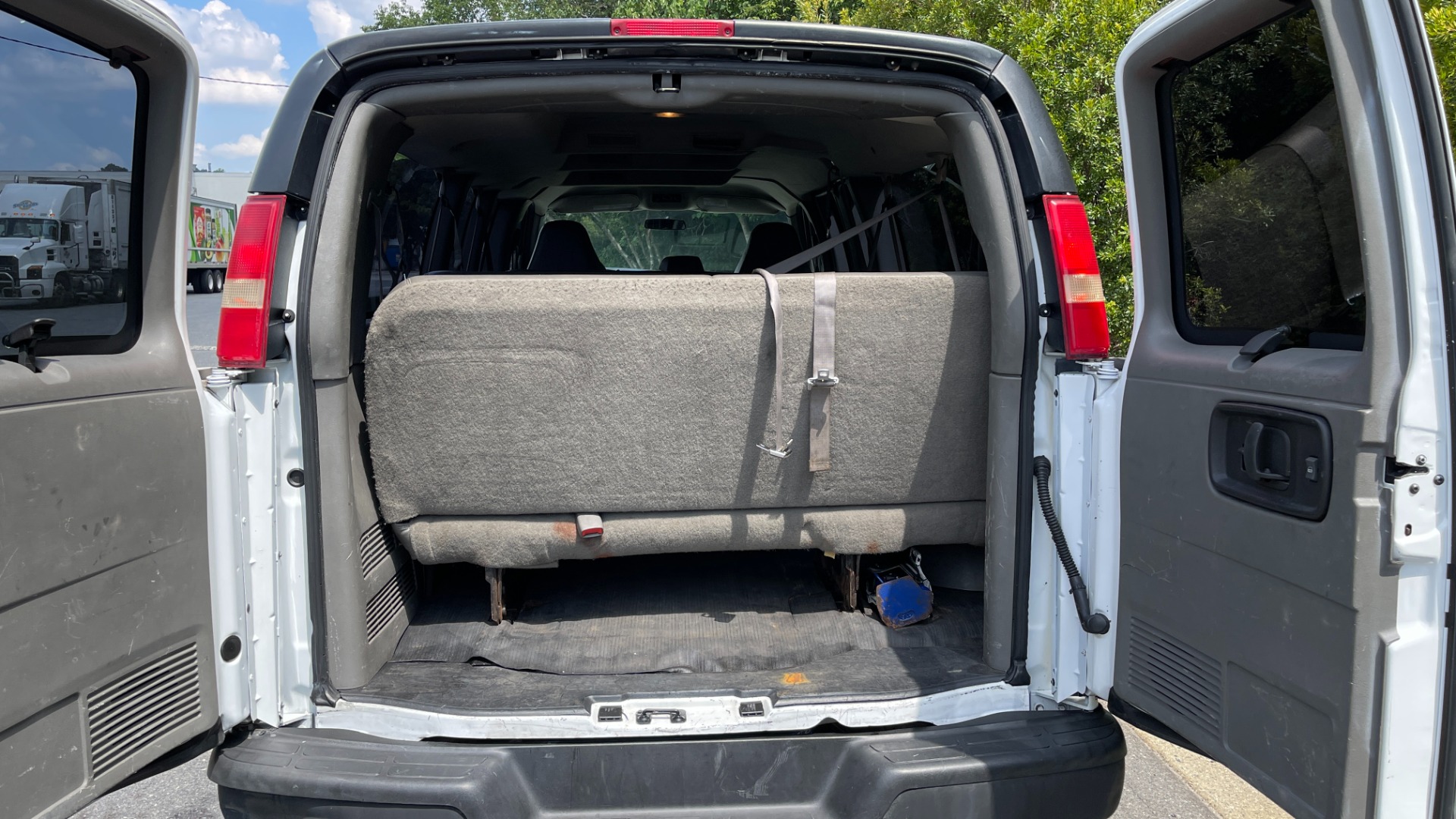 Used 2007 Chevrolet Express Passenger for sale Sold at Formula Imports in Charlotte NC 28227 51