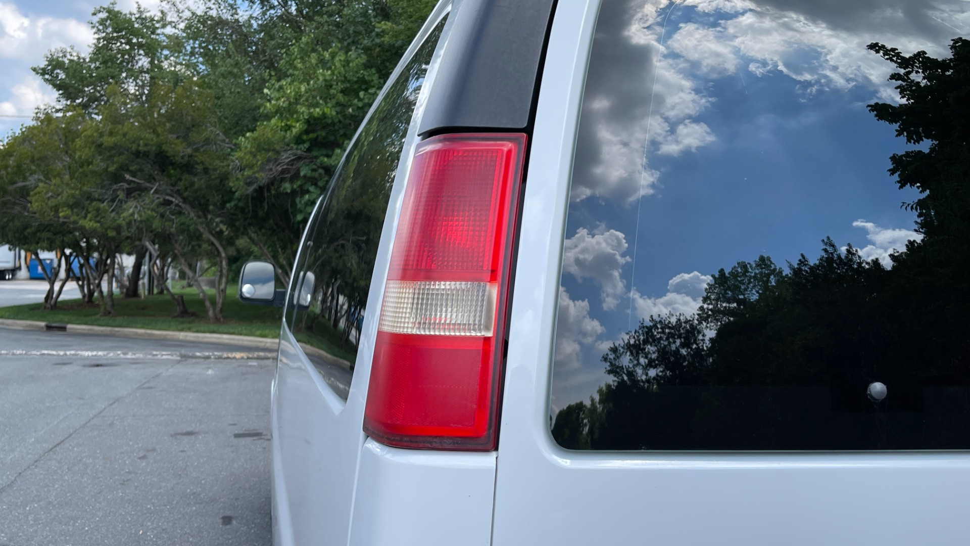 Used 2007 Chevrolet Express Passenger for sale Sold at Formula Imports in Charlotte NC 28227 56