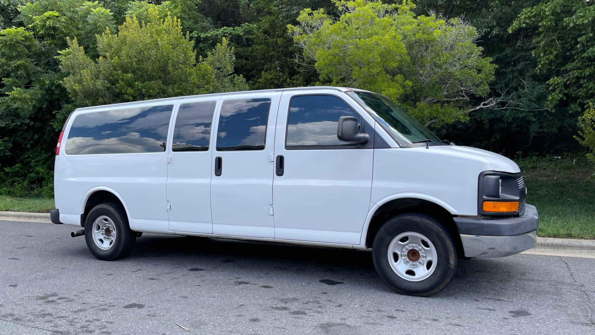 Used 2007 Chevrolet Express Passenger for sale Sold at Formula Imports in Charlotte NC 28227 6