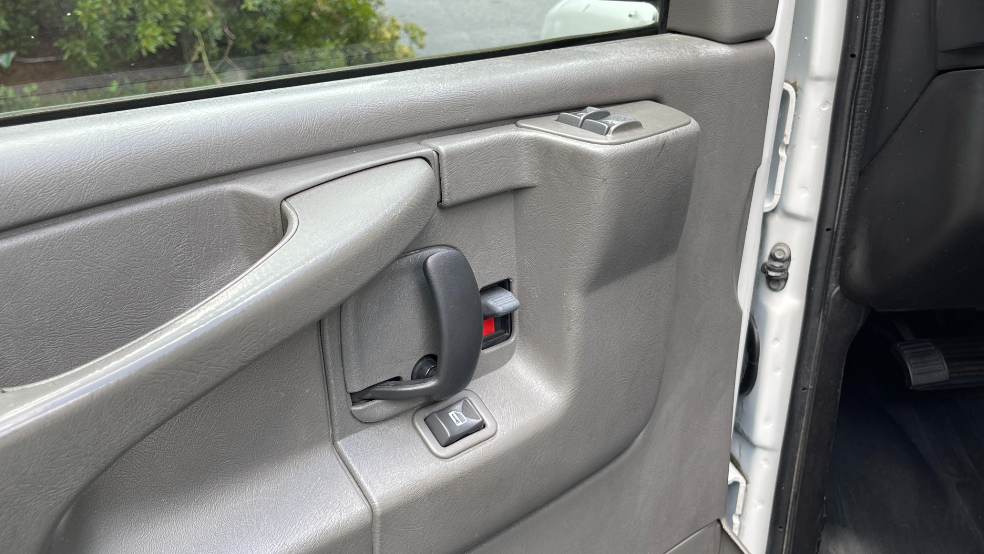 Used 2007 Chevrolet Express Passenger for sale Sold at Formula Imports in Charlotte NC 28227 66