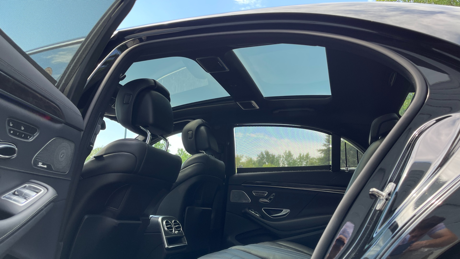 Used 2015 Mercedes-Benz S-Class S550 / 20IN AMG WHEELS / SPORT / COMFORT / PREMIUM / DRIVER ASSIST for sale $38,595 at Formula Imports in Charlotte NC 28227 16