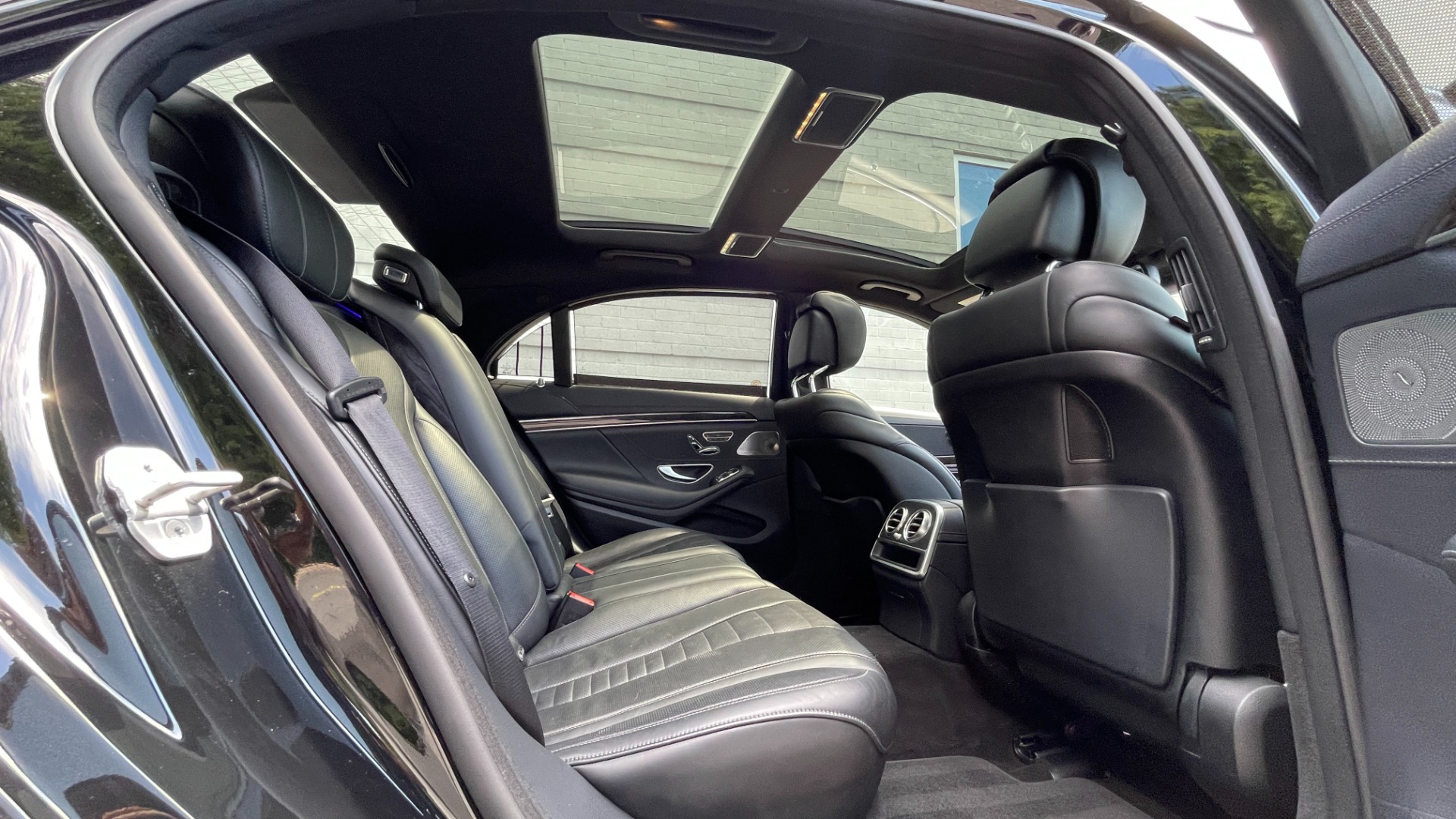 Used 2015 Mercedes-Benz S-Class S550 / 20IN AMG WHEELS / SPORT / COMFORT / PREMIUM / DRIVER ASSIST for sale $38,595 at Formula Imports in Charlotte NC 28227 19