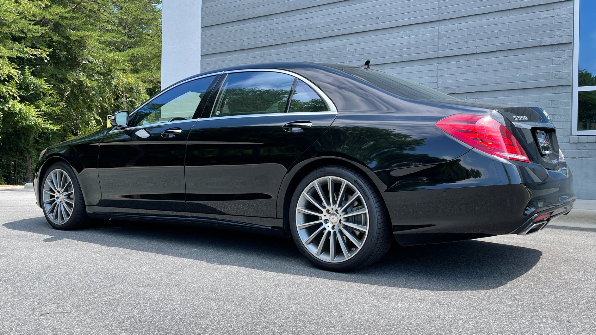 Used 2015 Mercedes-Benz S-Class S550 / 20IN AMG WHEELS / SPORT / COMFORT / PREMIUM / DRIVER ASSIST for sale $38,595 at Formula Imports in Charlotte NC 28227 2