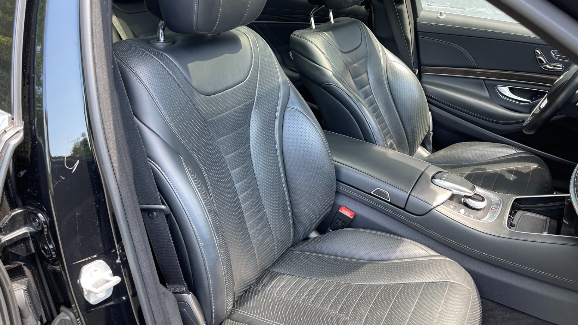 Used 2015 Mercedes-Benz S-Class S550 / 20IN AMG WHEELS / SPORT / COMFORT / PREMIUM / DRIVER ASSIST for sale $38,595 at Formula Imports in Charlotte NC 28227 23