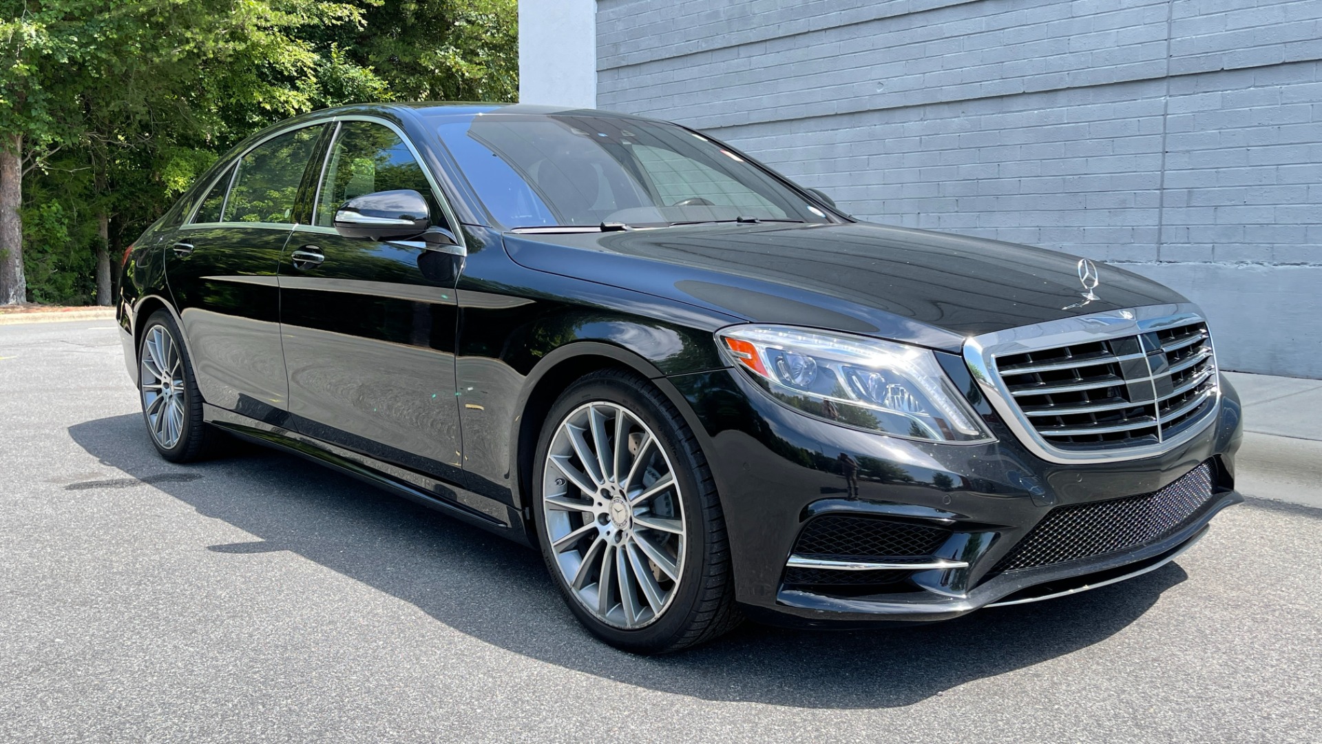 Used 2015 Mercedes-Benz S-Class S550 / 20IN AMG WHEELS / SPORT / COMFORT / PREMIUM / DRIVER ASSIST for sale $38,595 at Formula Imports in Charlotte NC 28227 27