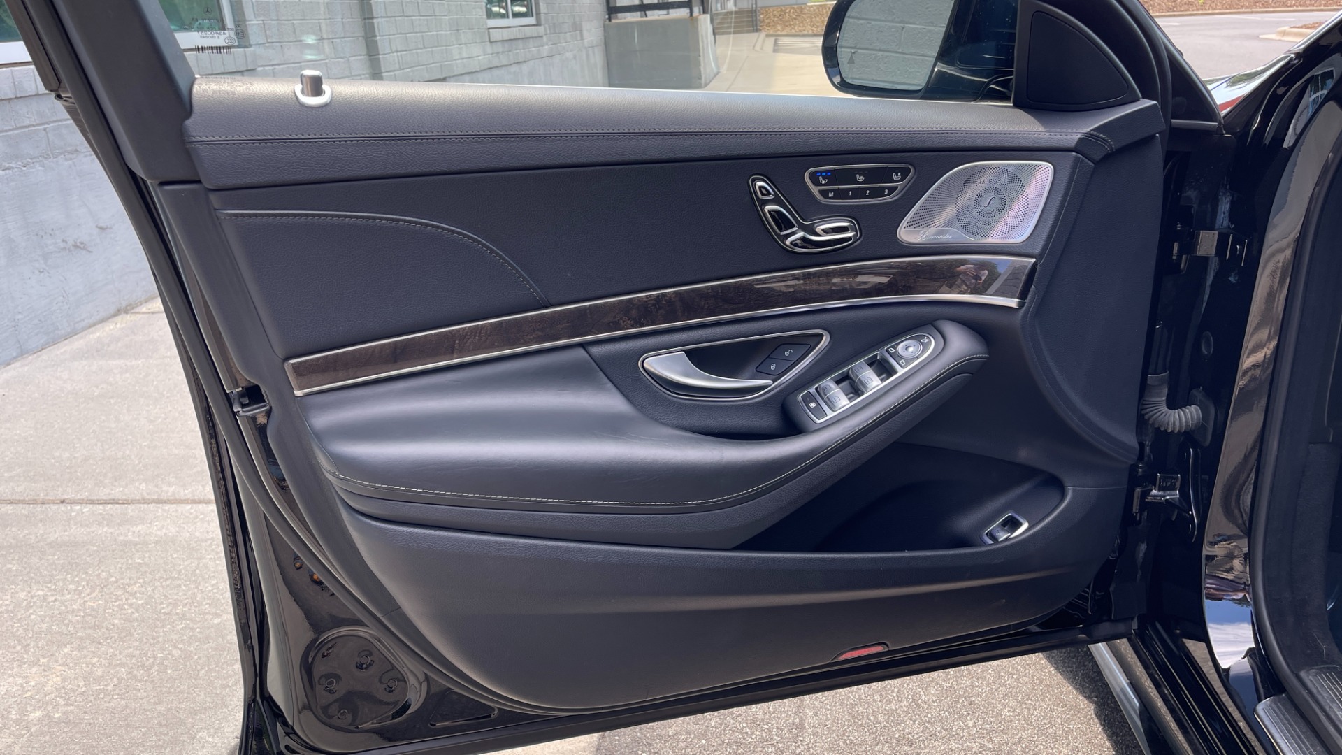 Used 2015 Mercedes-Benz S-Class S550 / 20IN AMG WHEELS / SPORT / COMFORT / PREMIUM / DRIVER ASSIST for sale $38,595 at Formula Imports in Charlotte NC 28227 28