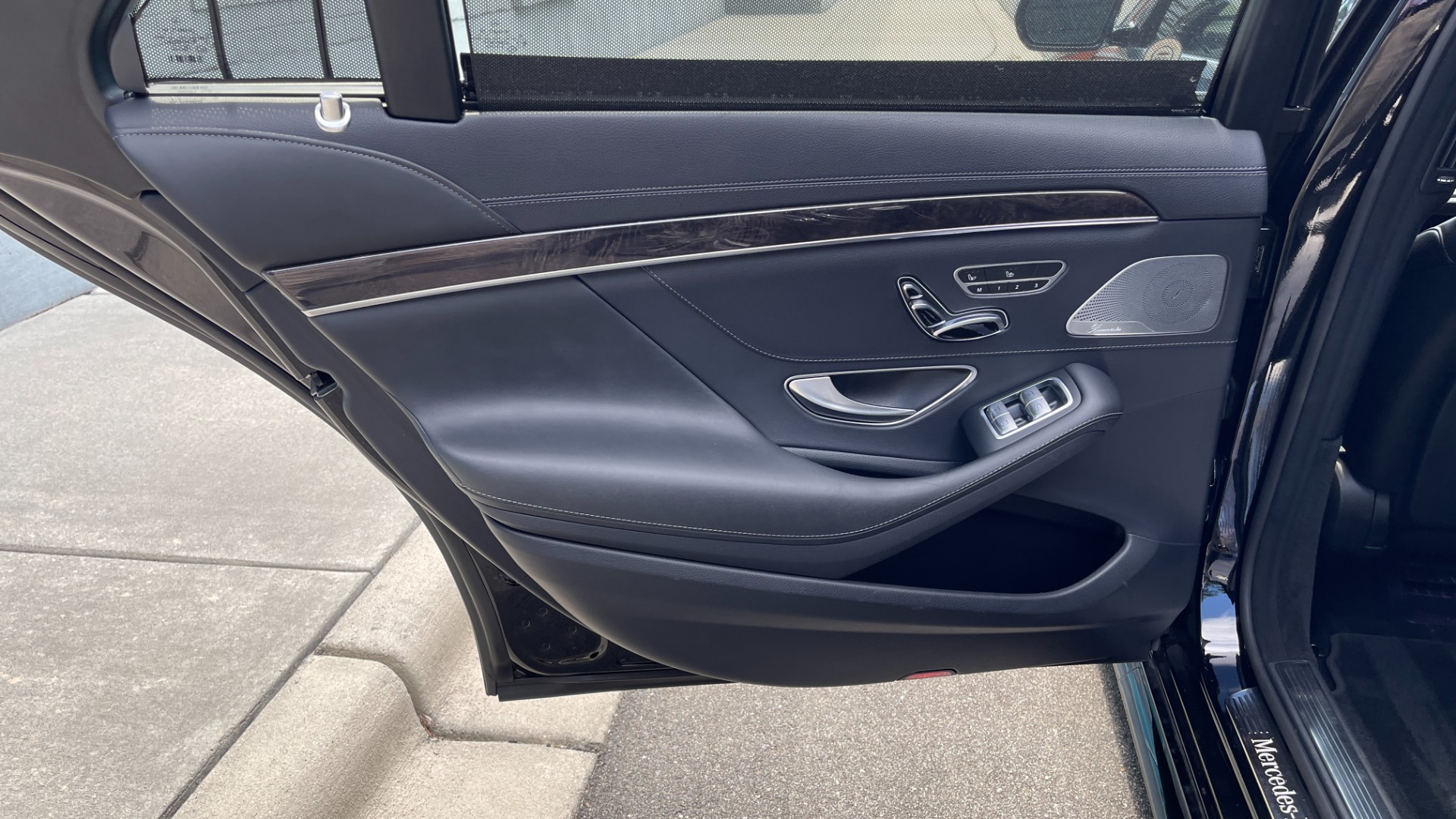 Used 2015 Mercedes-Benz S-Class S550 / 20IN AMG WHEELS / SPORT / COMFORT / PREMIUM / DRIVER ASSIST for sale $38,595 at Formula Imports in Charlotte NC 28227 36