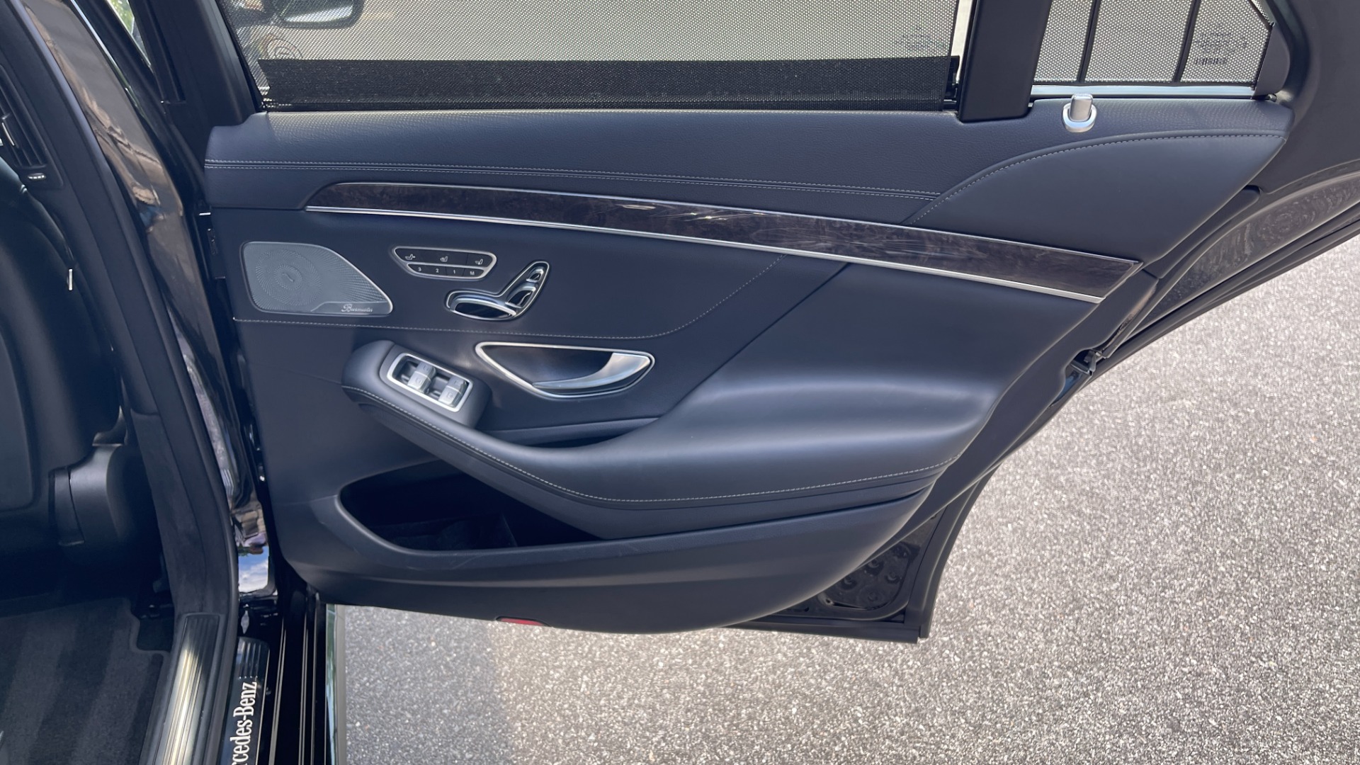 Used 2015 Mercedes-Benz S-Class S550 / 20IN AMG WHEELS / SPORT / COMFORT / PREMIUM / DRIVER ASSIST for sale $38,595 at Formula Imports in Charlotte NC 28227 39