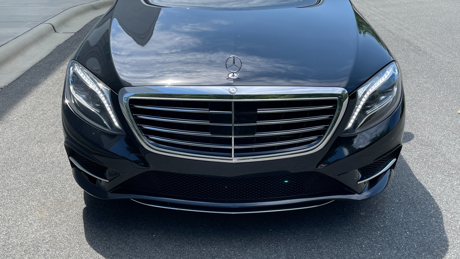 Used 2015 Mercedes-Benz S-Class S550 / 20IN AMG WHEELS / SPORT / COMFORT / PREMIUM / DRIVER ASSIST for sale $38,595 at Formula Imports in Charlotte NC 28227 4