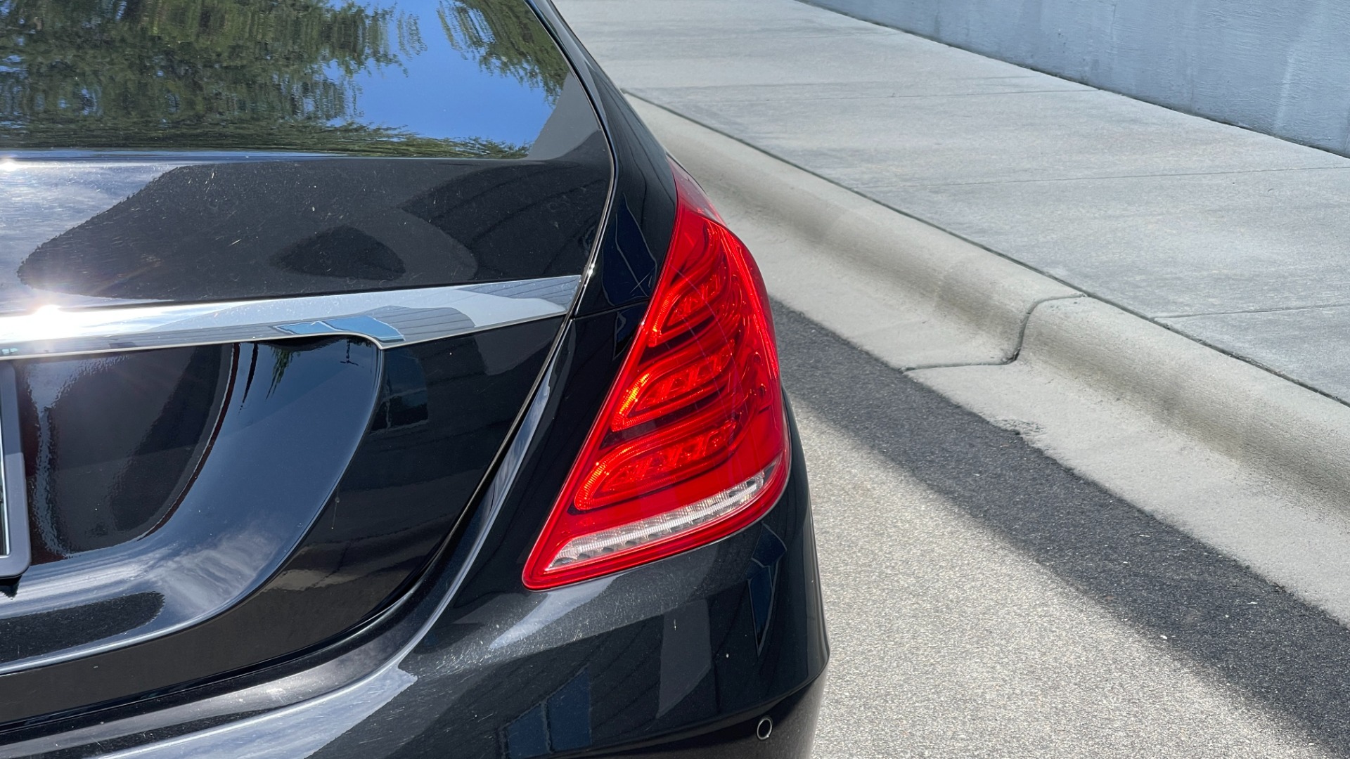 Used 2015 Mercedes-Benz S-Class S550 / 20IN AMG WHEELS / SPORT / COMFORT / PREMIUM / DRIVER ASSIST for sale $38,595 at Formula Imports in Charlotte NC 28227 48