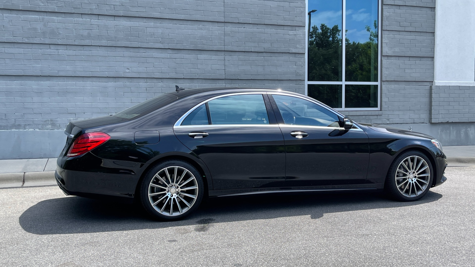Used 2015 Mercedes-Benz S-Class S550 / 20IN AMG WHEELS / SPORT / COMFORT / PREMIUM / DRIVER ASSIST for sale $38,595 at Formula Imports in Charlotte NC 28227 7
