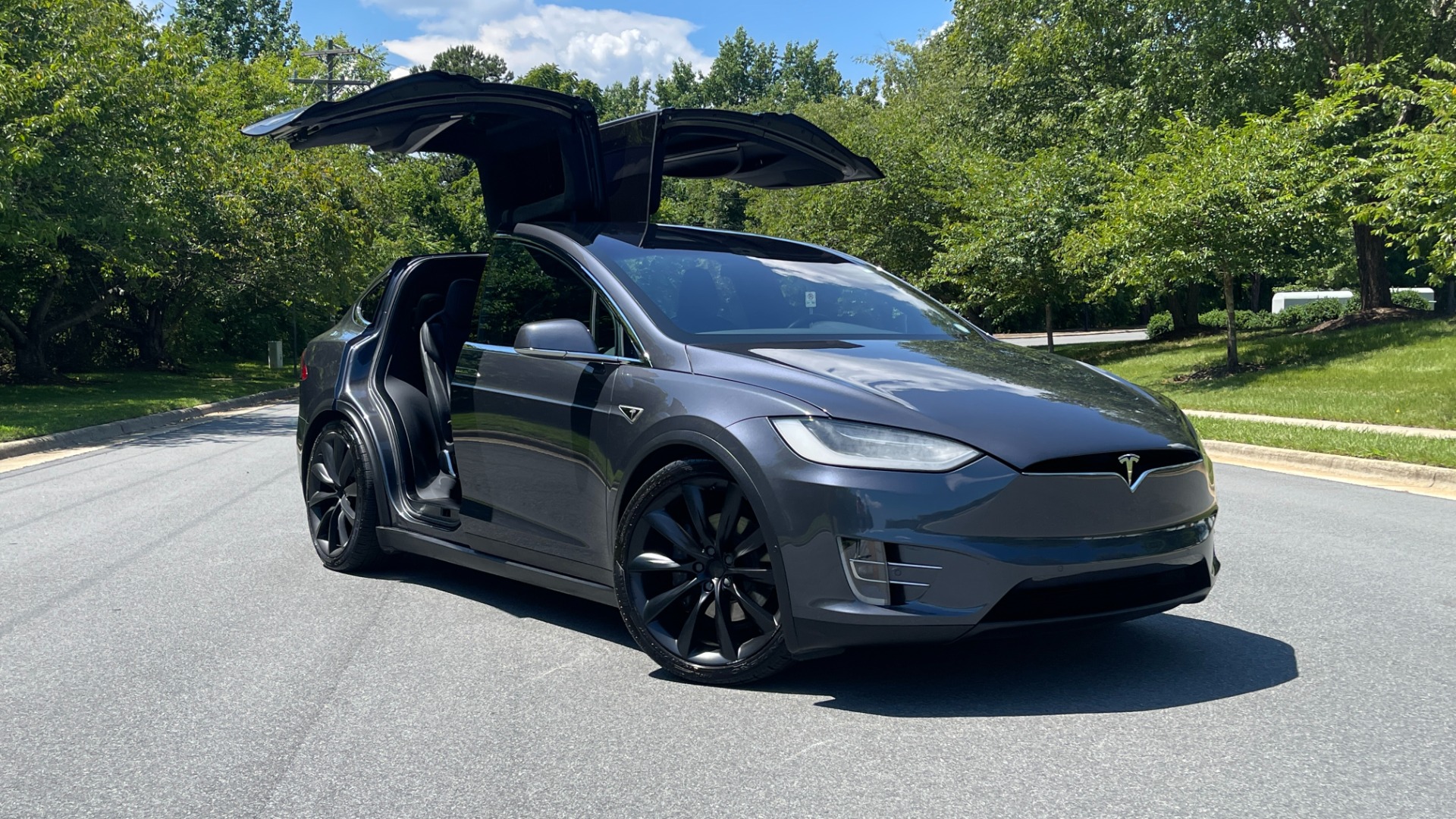 Used 2016 Tesla Model X 90D / AUTOPILOT / 3RD ROW / FALCON DOORS / ADJUSTABLE SUSPENSION for sale $62,995 at Formula Imports in Charlotte NC 28227 2