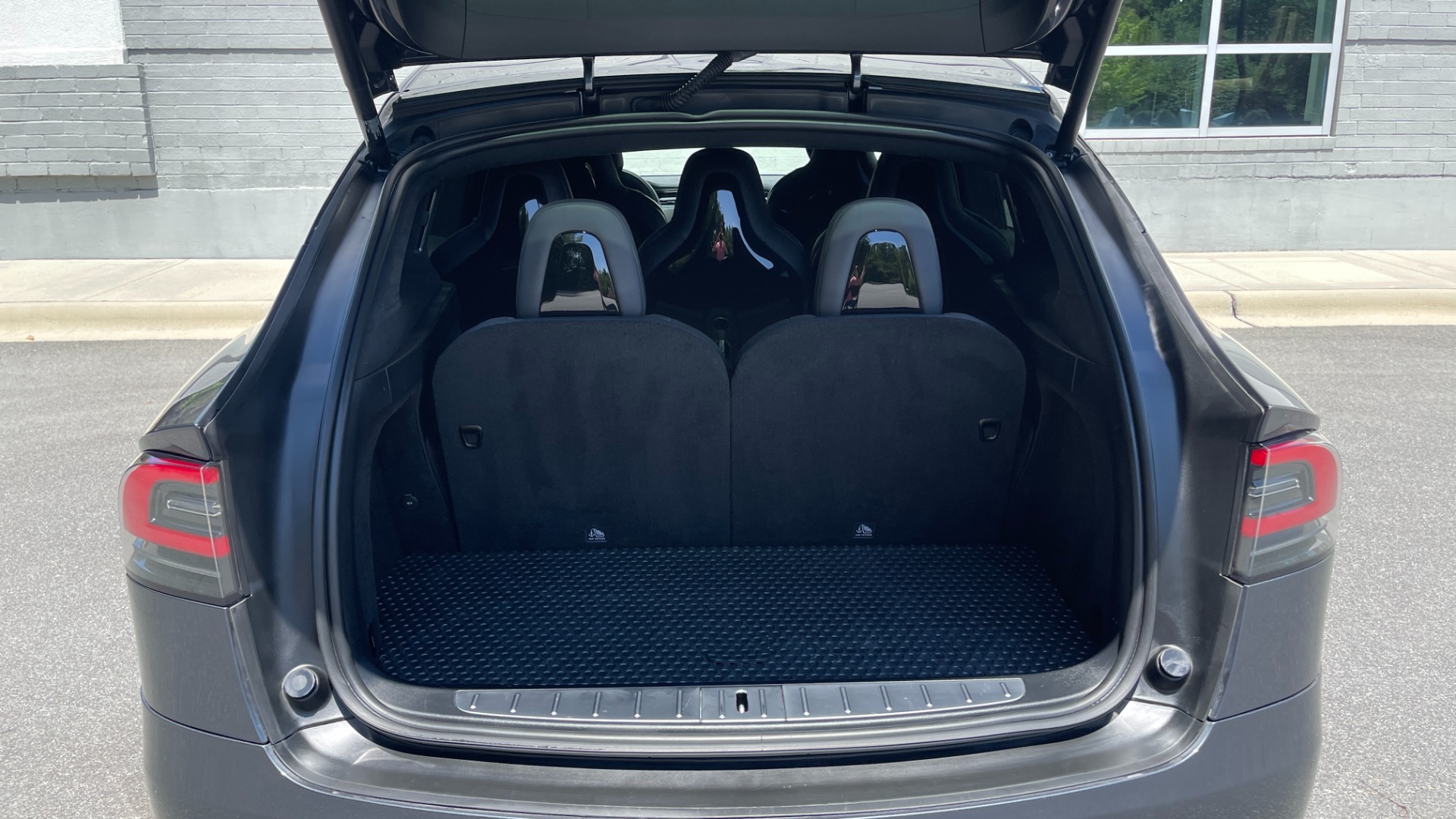 Used 2016 Tesla Model X 90D / AUTOPILOT / 3RD ROW / FALCON DOORS / ADJUSTABLE SUSPENSION for sale $62,995 at Formula Imports in Charlotte NC 28227 24