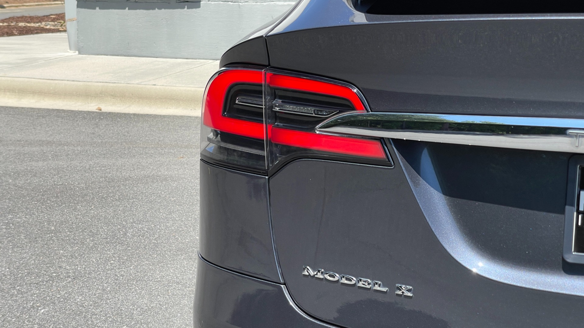 Used 2016 Tesla Model X 90D / AUTOPILOT / 3RD ROW / FALCON DOORS / ADJUSTABLE SUSPENSION for sale $62,995 at Formula Imports in Charlotte NC 28227 28