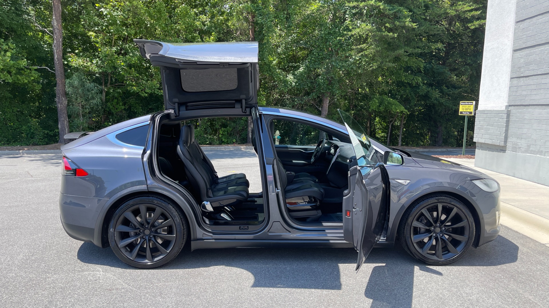 Used 2016 Tesla Model X 90D / AUTOPILOT / 3RD ROW / FALCON DOORS / ADJUSTABLE SUSPENSION for sale $62,995 at Formula Imports in Charlotte NC 28227 3
