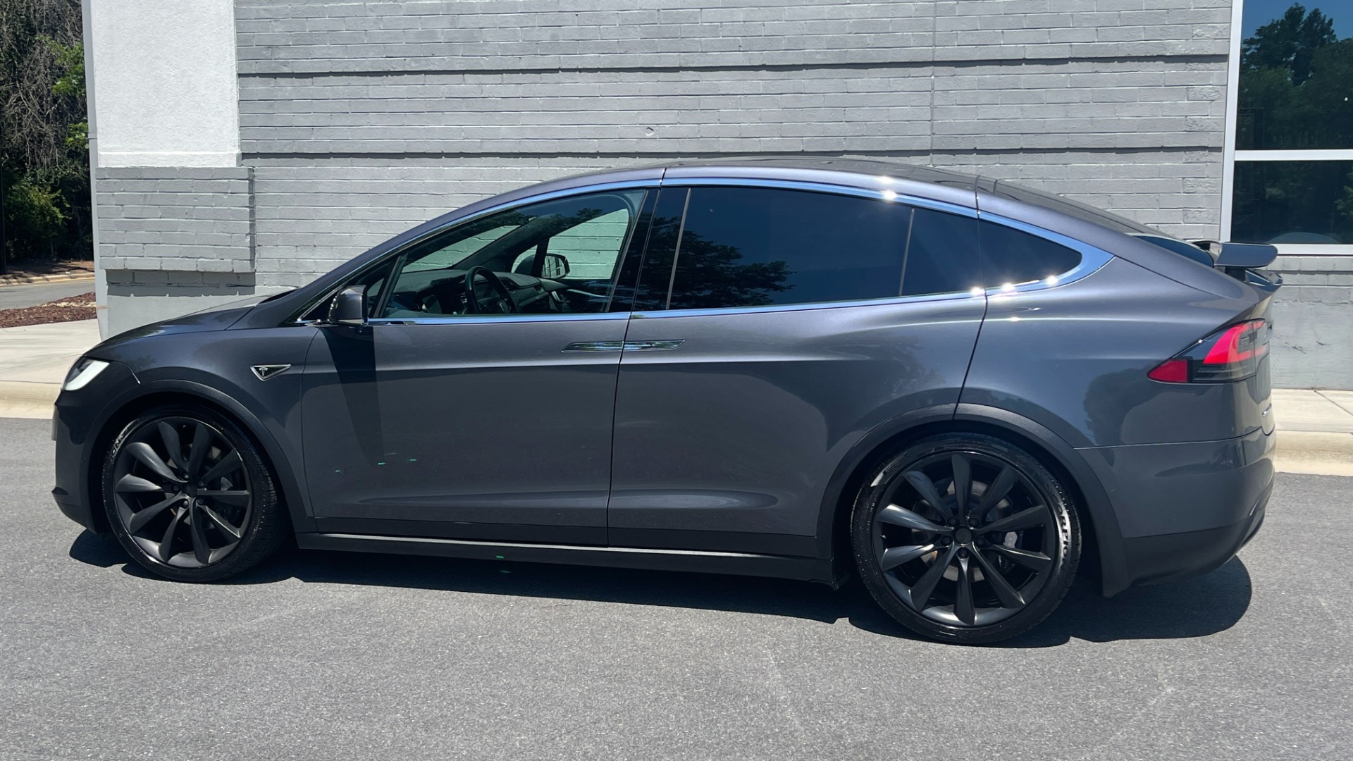 Used 2016 Tesla Model X 90D / AUTOPILOT / 3RD ROW / FALCON DOORS / ADJUSTABLE SUSPENSION for sale $62,995 at Formula Imports in Charlotte NC 28227 7