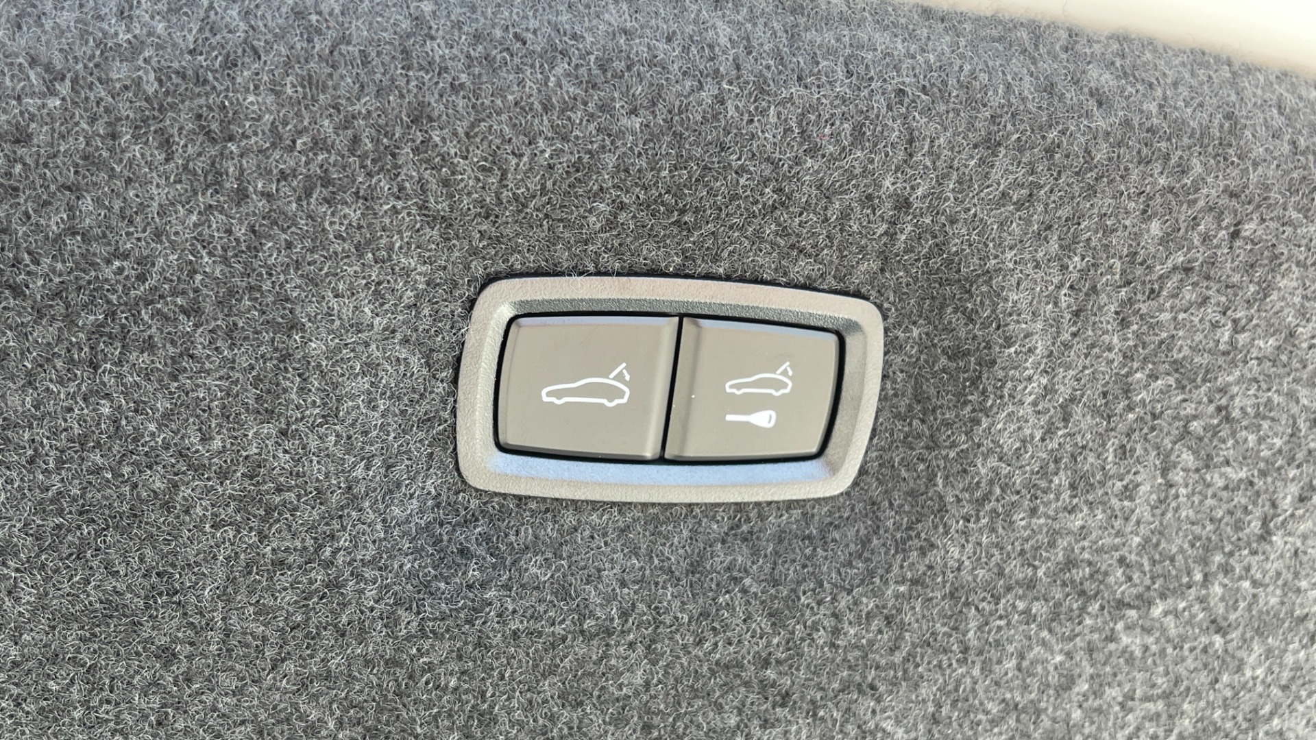 Used 2022 Porsche TAYCAN 4S PREMIUM ELECTRIC SEDAN / TECH / BOSE / PANO-ROOF / CAMERA for sale Sold at Formula Imports in Charlotte NC 28227 23