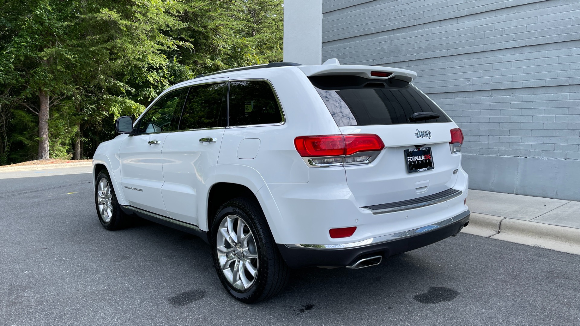 Used 2015 Jeep Grand Cherokee Summit / V8 / RWD / TOW PACKAGE / PANORAMIC ROOF for sale $15,500 at Formula Imports in Charlotte NC 28227 3