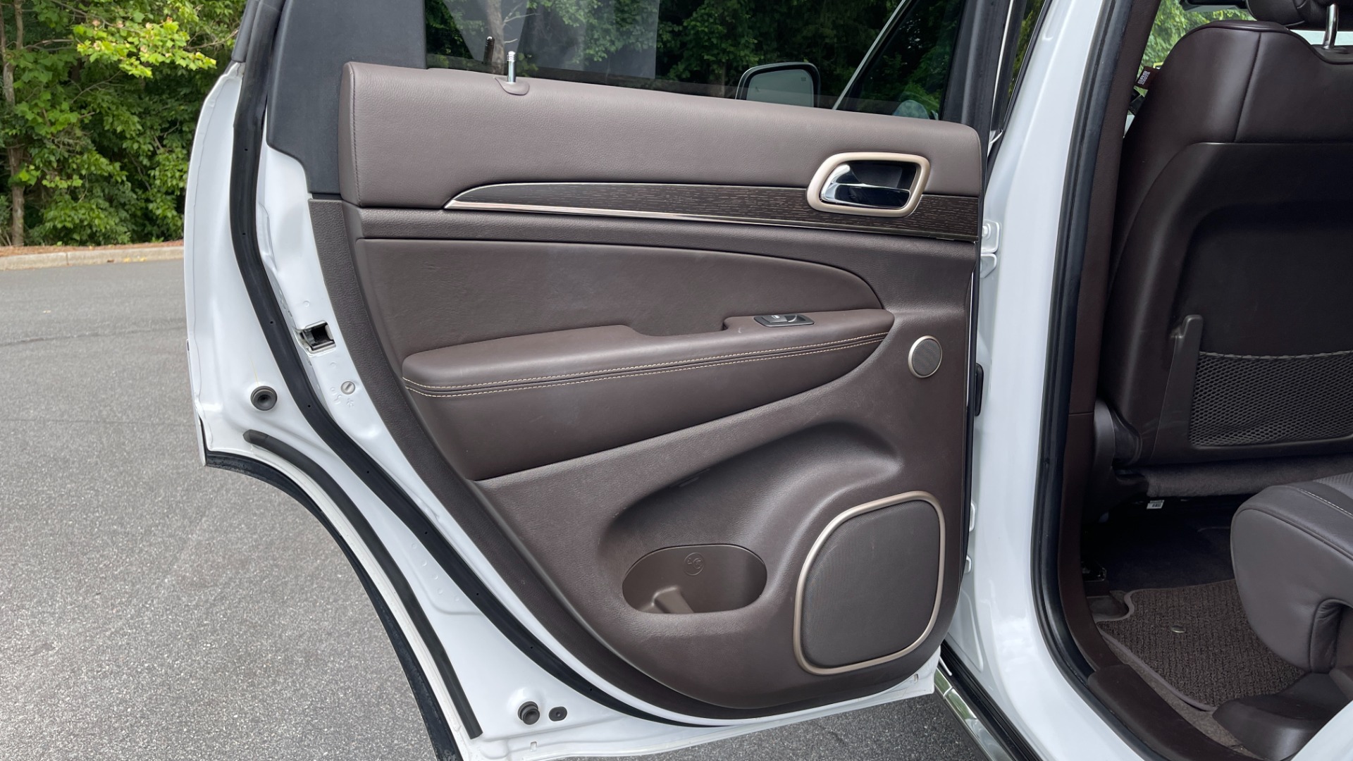 Used 2015 Jeep Grand Cherokee Summit / V8 / RWD / TOW PACKAGE / PANORAMIC ROOF for sale Sold at Formula Imports in Charlotte NC 28227 32