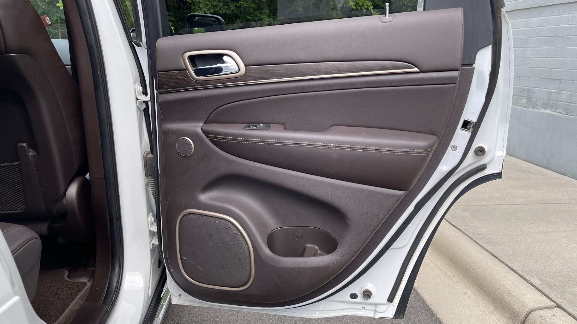 Used 2015 Jeep Grand Cherokee Summit / V8 / RWD / TOW PACKAGE / PANORAMIC ROOF for sale Sold at Formula Imports in Charlotte NC 28227 35