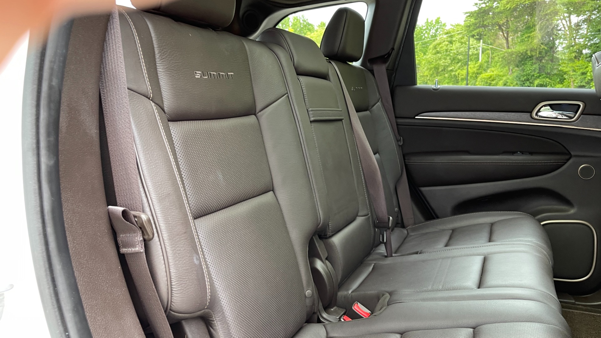 Used 2015 Jeep Grand Cherokee Summit / V8 / RWD / TOW PACKAGE / PANORAMIC ROOF for sale Sold at Formula Imports in Charlotte NC 28227 37