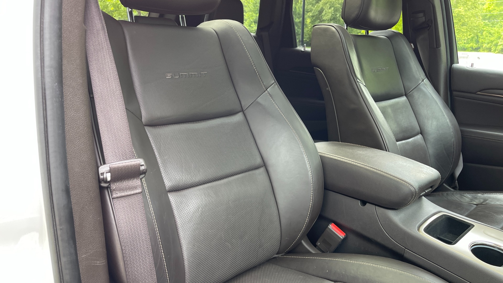 Used 2015 Jeep Grand Cherokee Summit / V8 / RWD / TOW PACKAGE / PANORAMIC ROOF for sale Sold at Formula Imports in Charlotte NC 28227 40