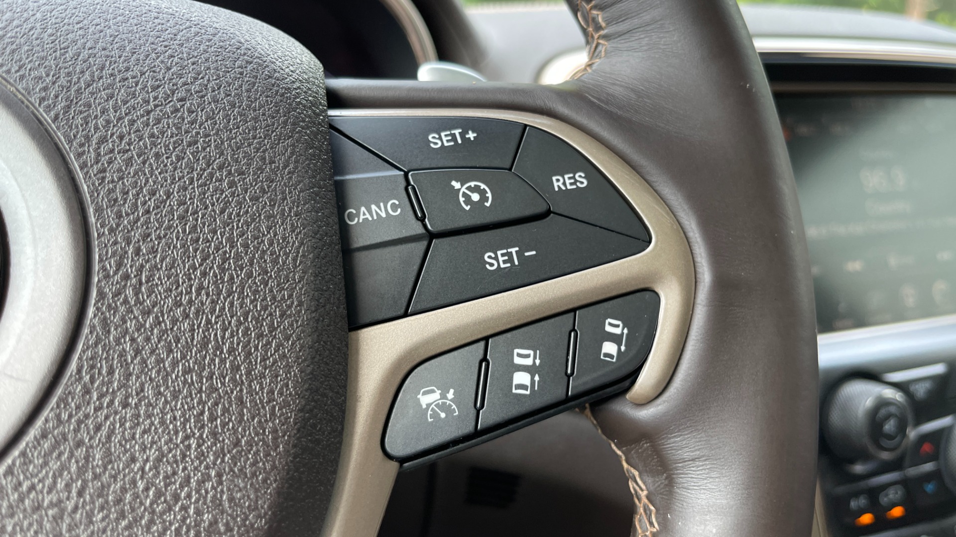 Used 2015 Jeep Grand Cherokee Summit / V8 / RWD / TOW PACKAGE / PANORAMIC ROOF for sale Sold at Formula Imports in Charlotte NC 28227 47