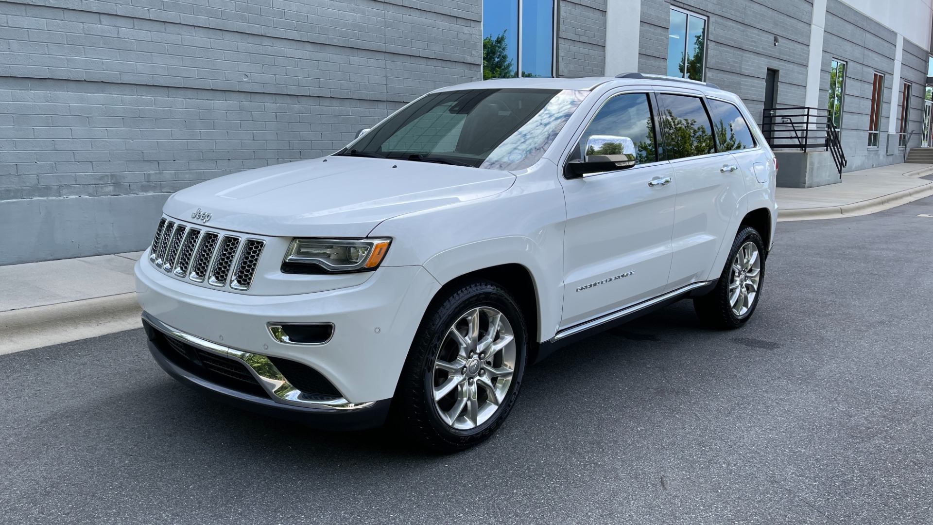 Used 2015 Jeep Grand Cherokee Summit / V8 / RWD / TOW PACKAGE / PANORAMIC ROOF for sale $15,500 at Formula Imports in Charlotte NC 28227 6