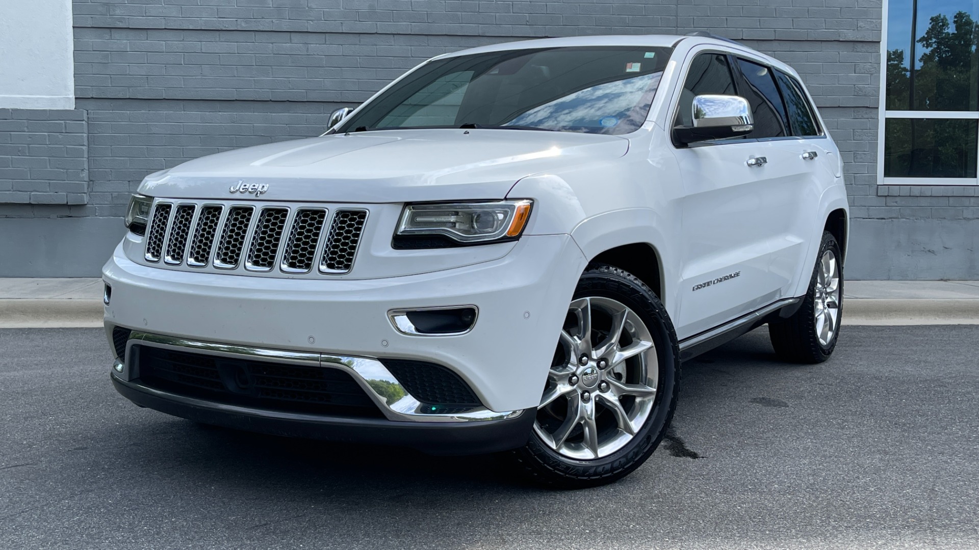 Used 2015 Jeep Grand Cherokee Summit / V8 / RWD / TOW PACKAGE / PANORAMIC ROOF for sale $15,500 at Formula Imports in Charlotte NC 28227 1